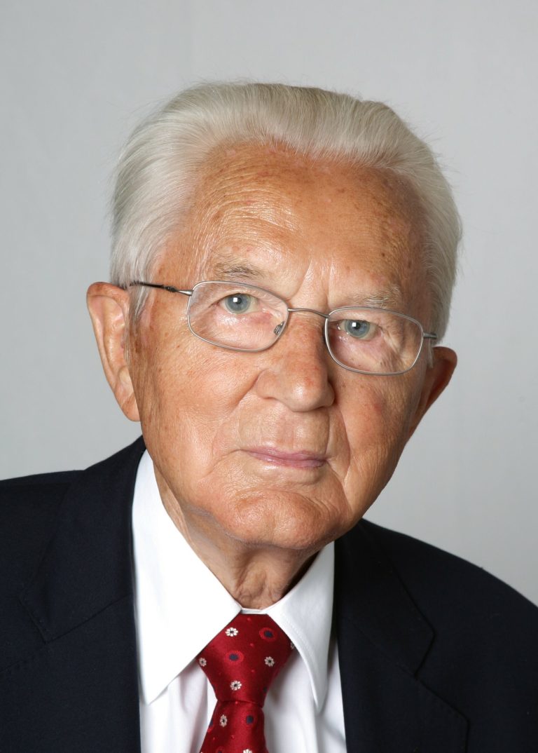 The Sept. 5, 2006 photo provided by Aldi Sued on Monday, July 21, 2014 shows Aldi co-founder Karl Albrecht. Albrecht, co-founder of the Aldi grocery store empire and one of the world's richest people, has died in the western German city of Essen. He was 94. (AP Photo/Aldi Sued)