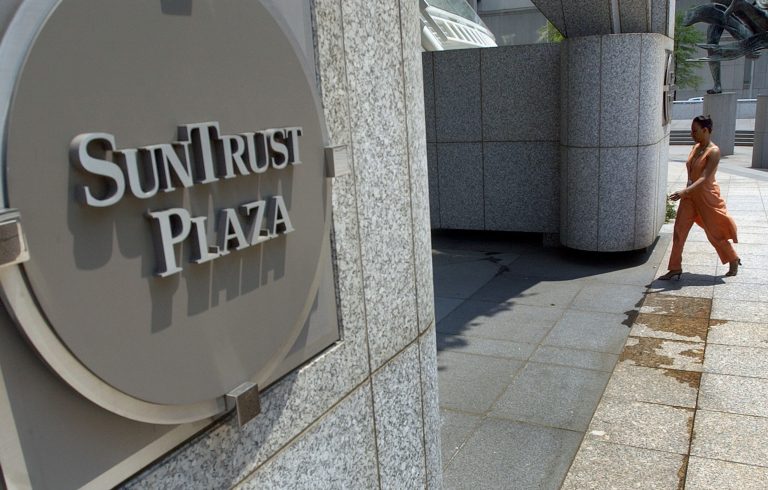 The $500 billion threshold would leave out regional banks like SunTrust, which has about $190 billion in assets, according to Federal Reserve data. (Getty)