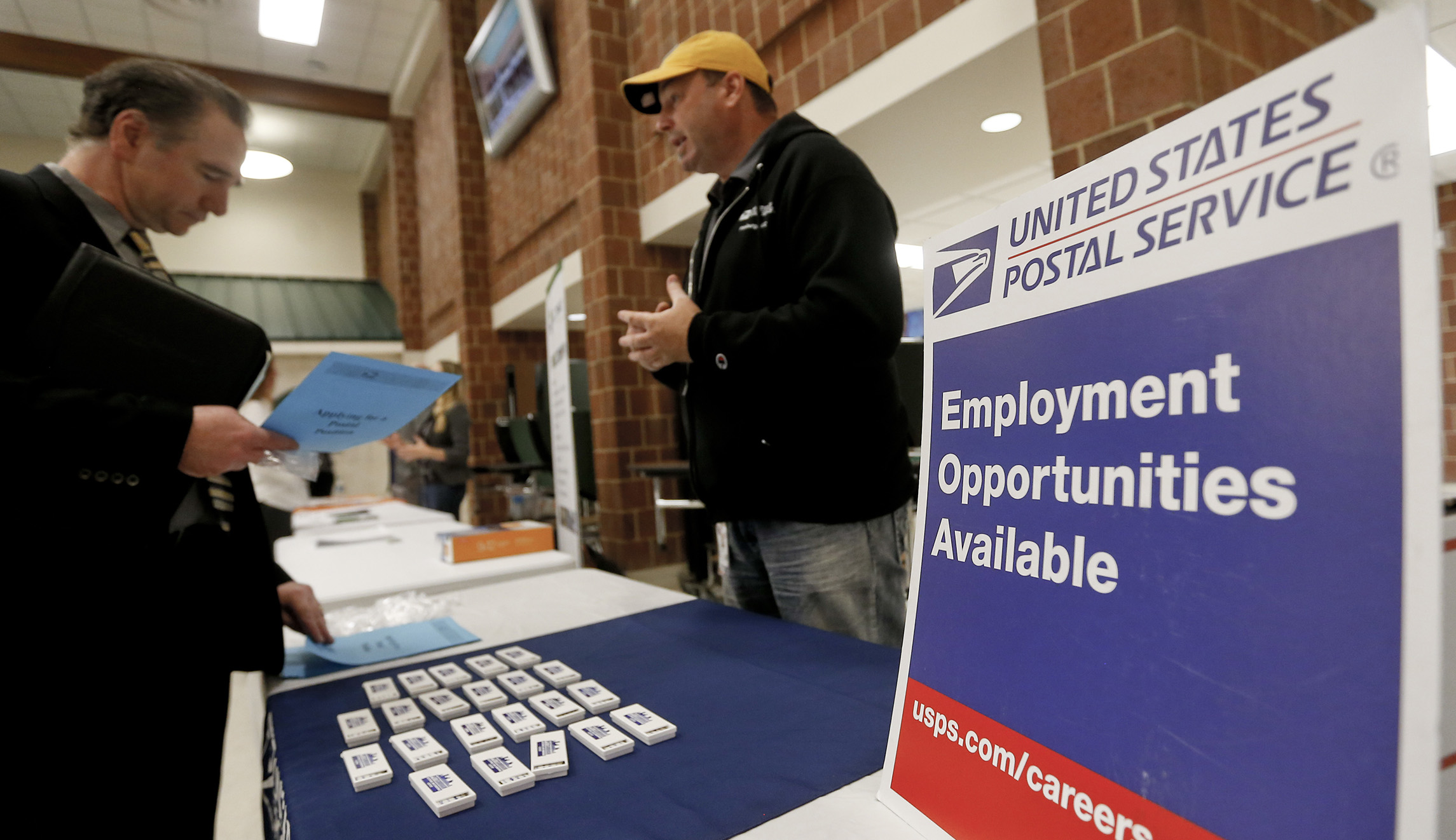 Jobless claims drop to 230,000