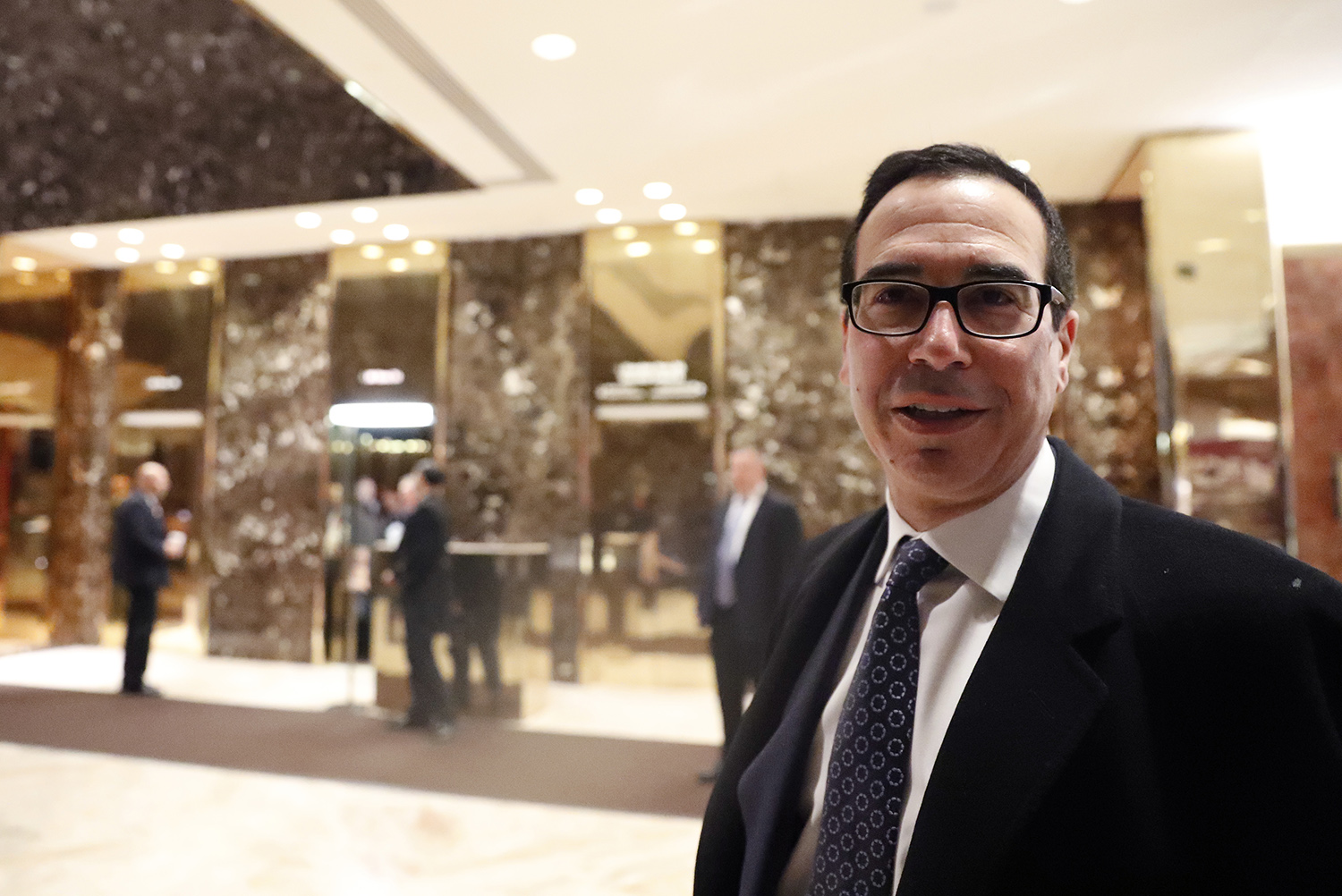 Trump team mulls national infrastructure bank