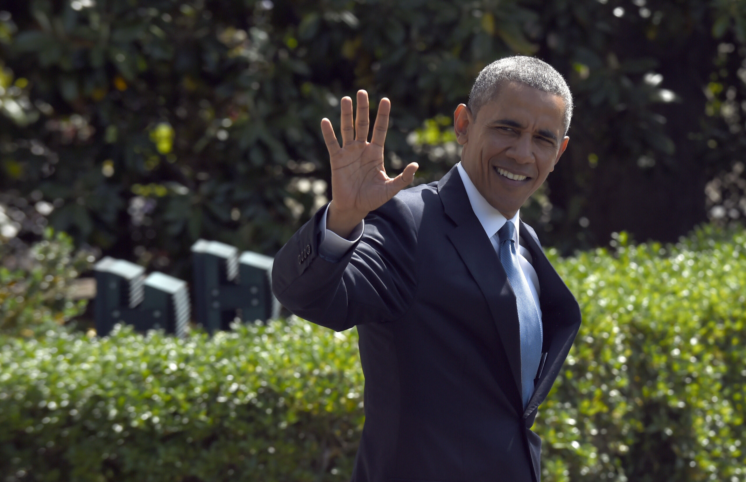 Obama blames media for hyping his feud with Warren