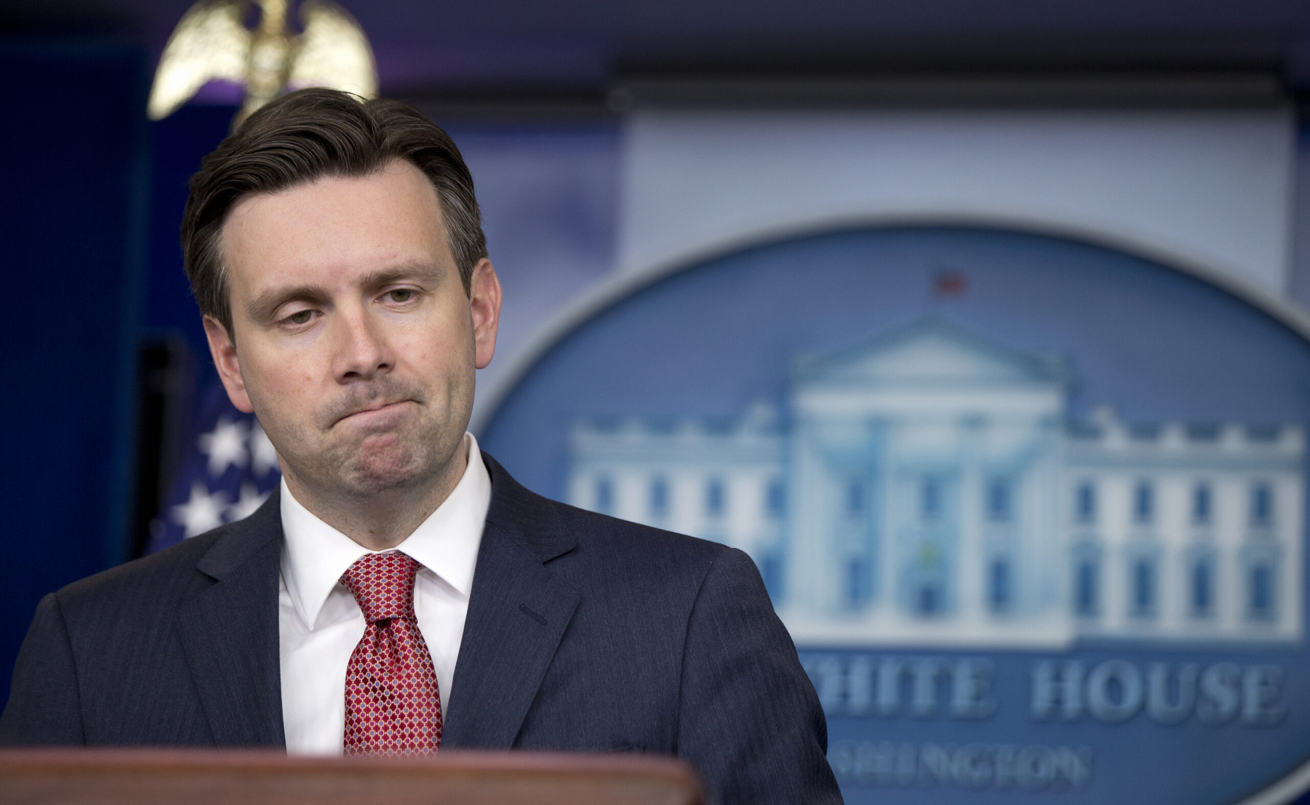 White House blames Clinton controversy on ‘conservative’ author