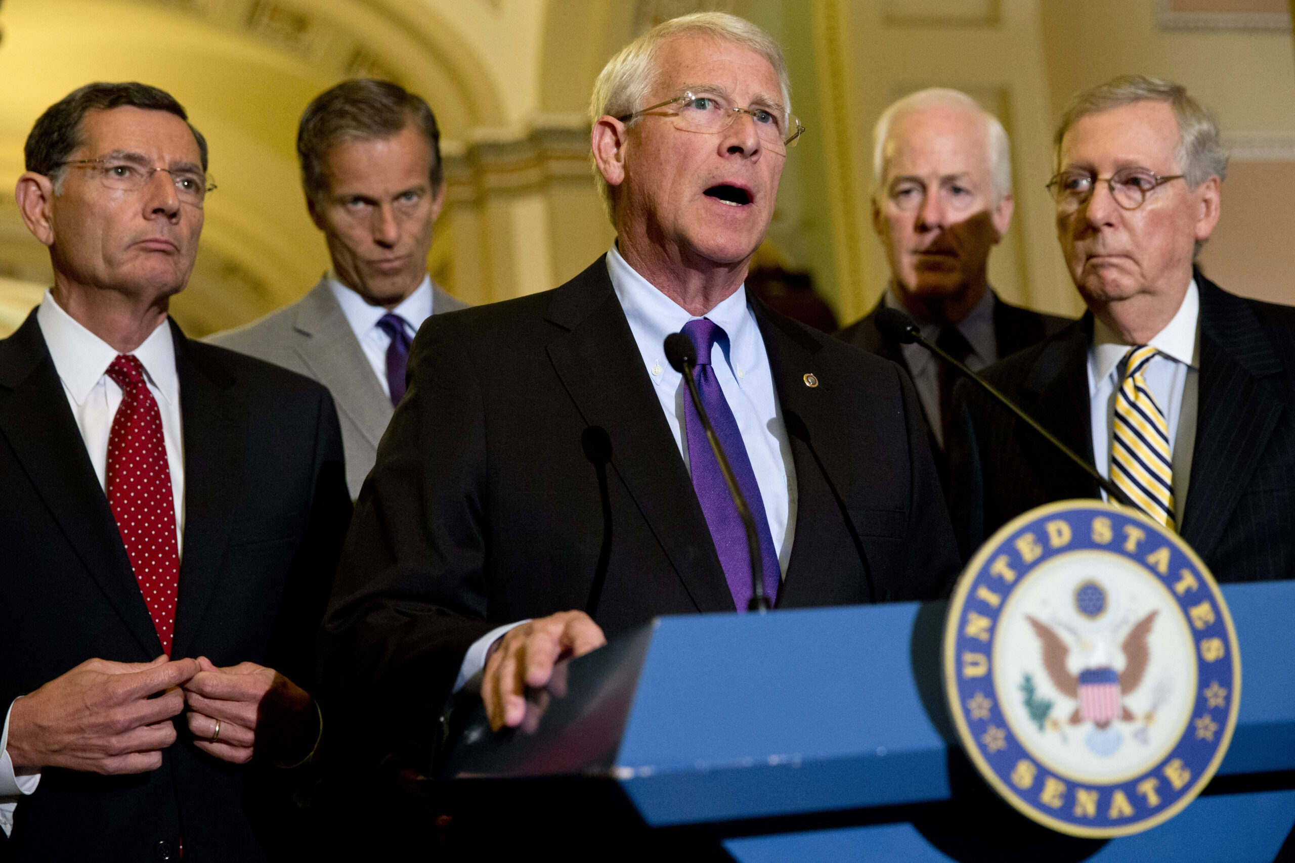 GOP senator calls for action on Russian threat to Internet cables