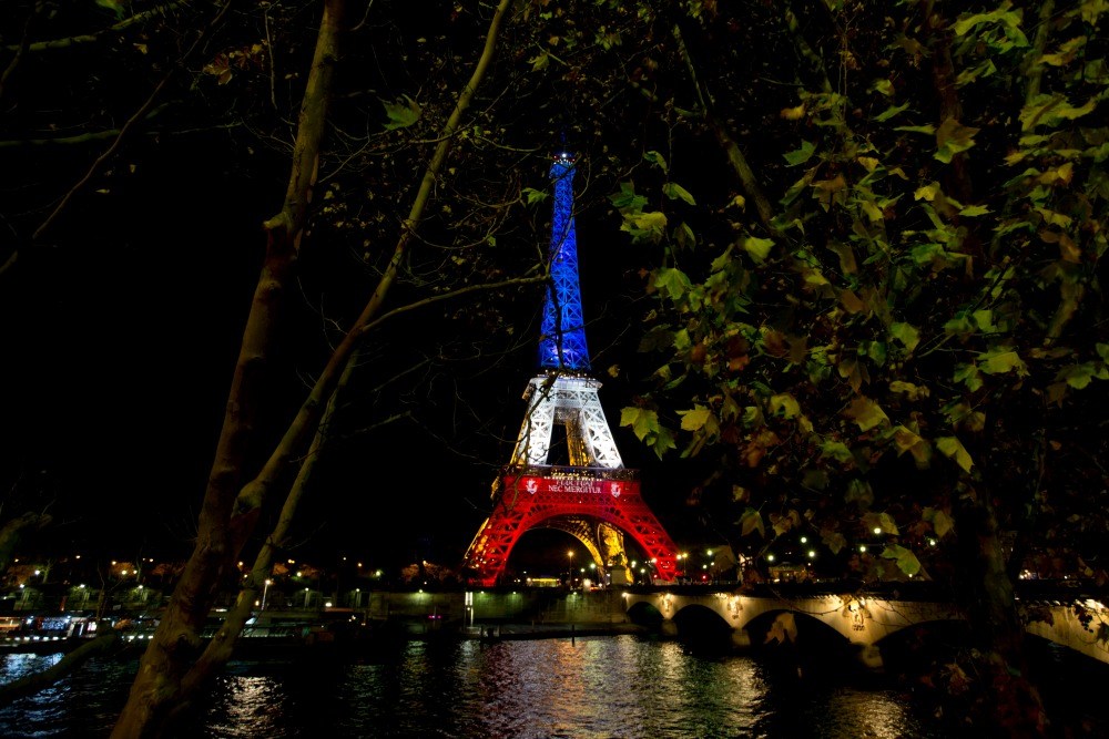 Report: Paris terrorists used phones without encryption