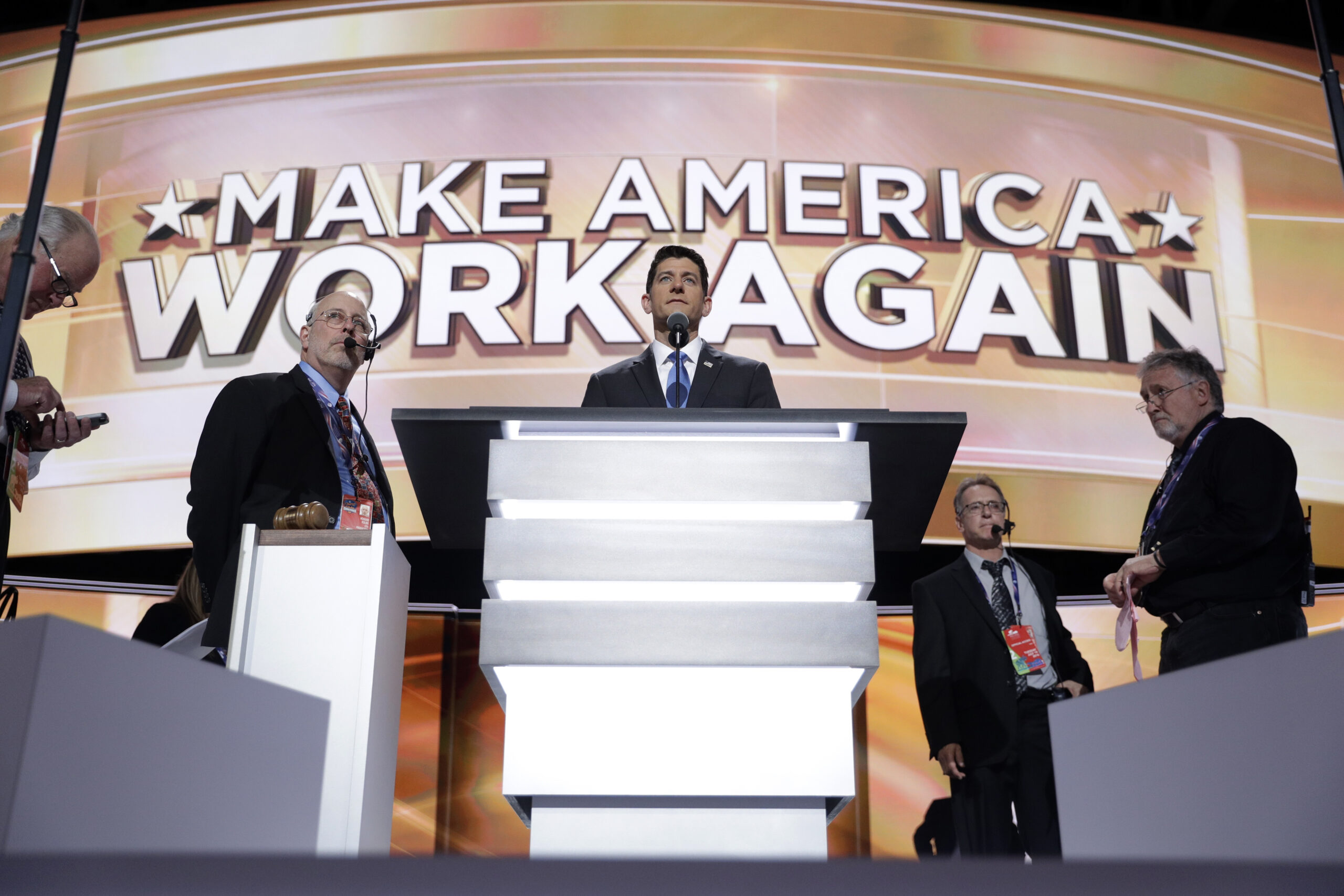 Veterans call on McCain, Ryan to rescind Trump endorsements