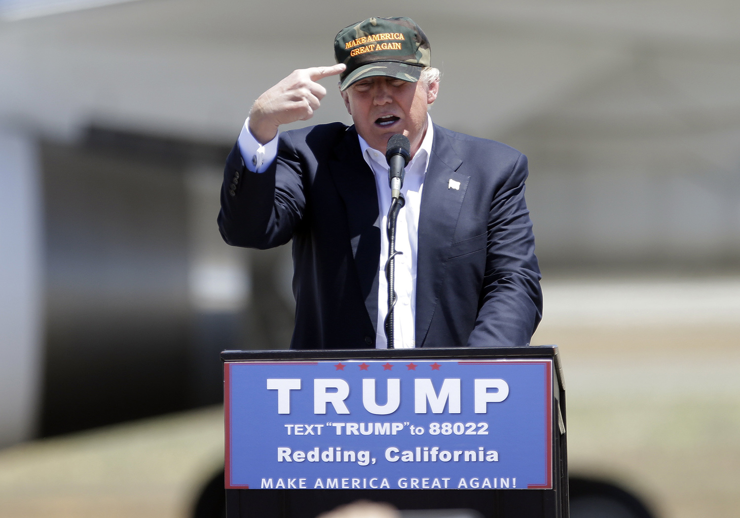 Clinton sends media a list of Republicans condemning Trump’s racist judge comments