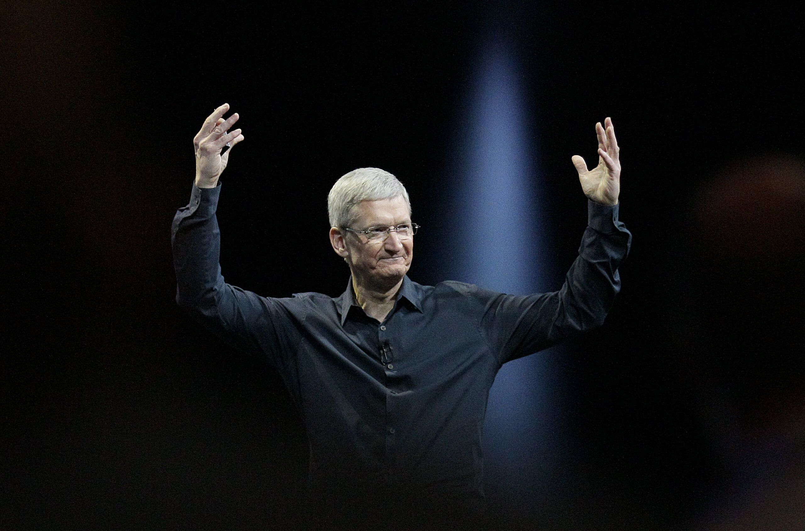 Apple’s stock bounces back to hit a new high