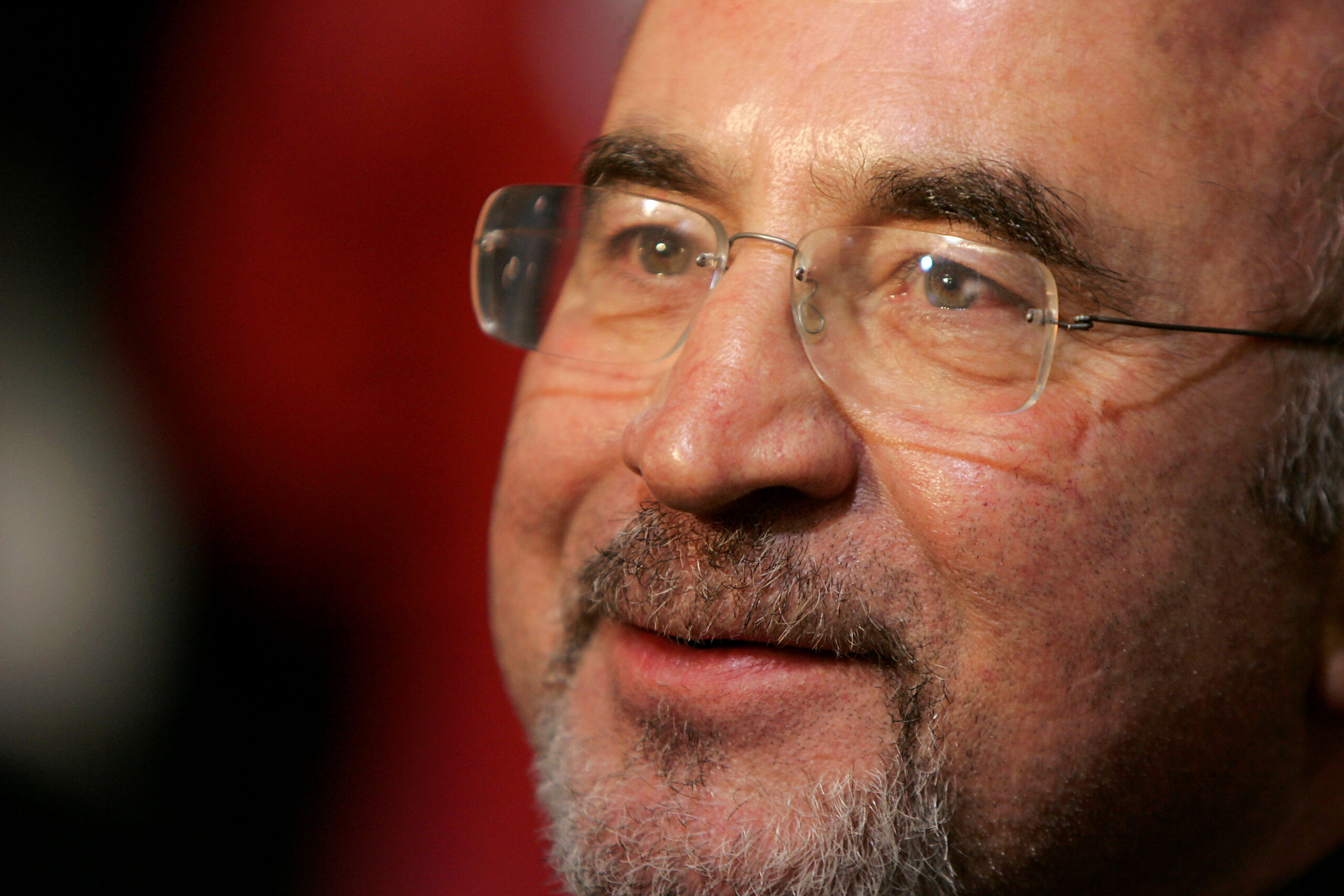 ‘Who Framed Roger Rabbit’ actor Hoskins dies at 71