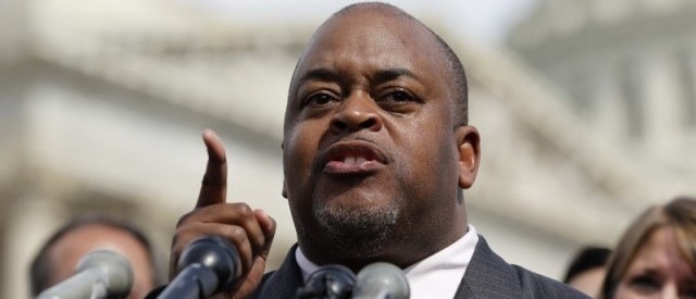 Niger Innis, National Outreach Director, TheTeaParty.net, speaks during a news conference with Tea Party leaders about the IRS targeting Tea Party groups in 2013. (AP Photo/Molly Riley)
