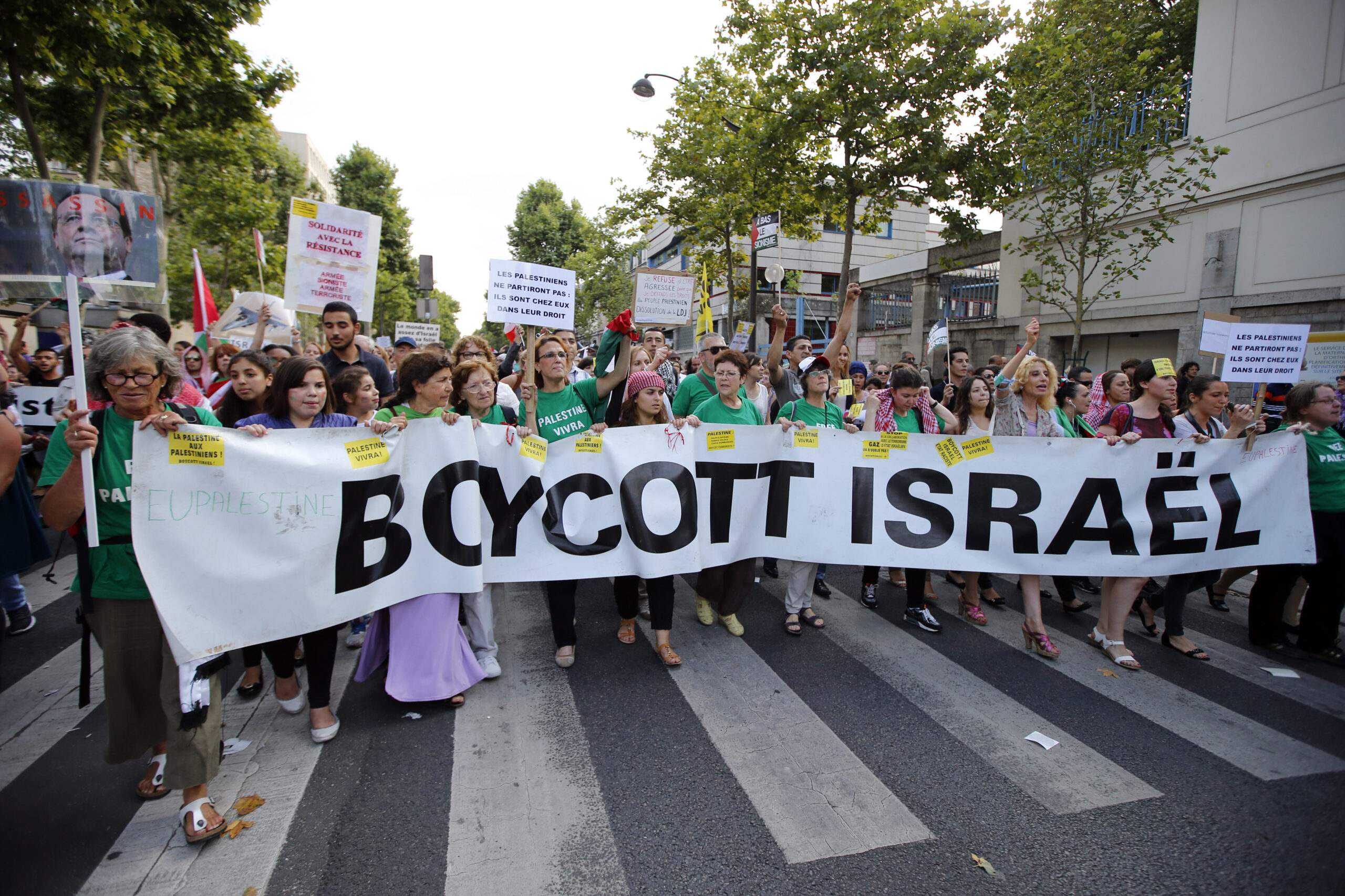 Thousands attend tense pro-Gaza march in Paris