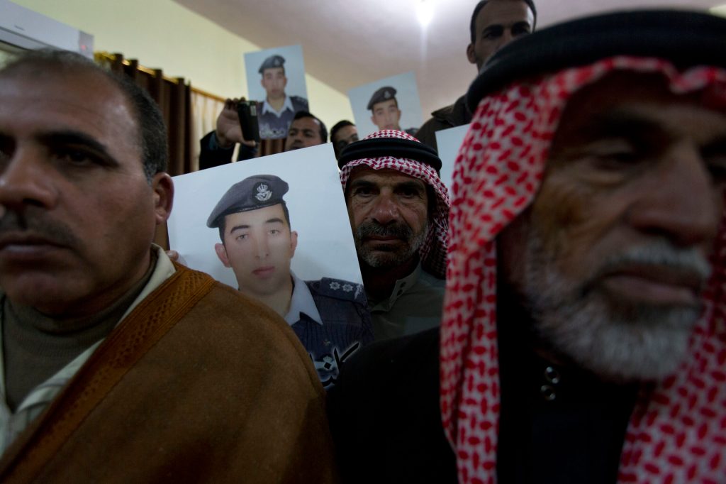 Jordan vows to save pilot captured by Islamic State
