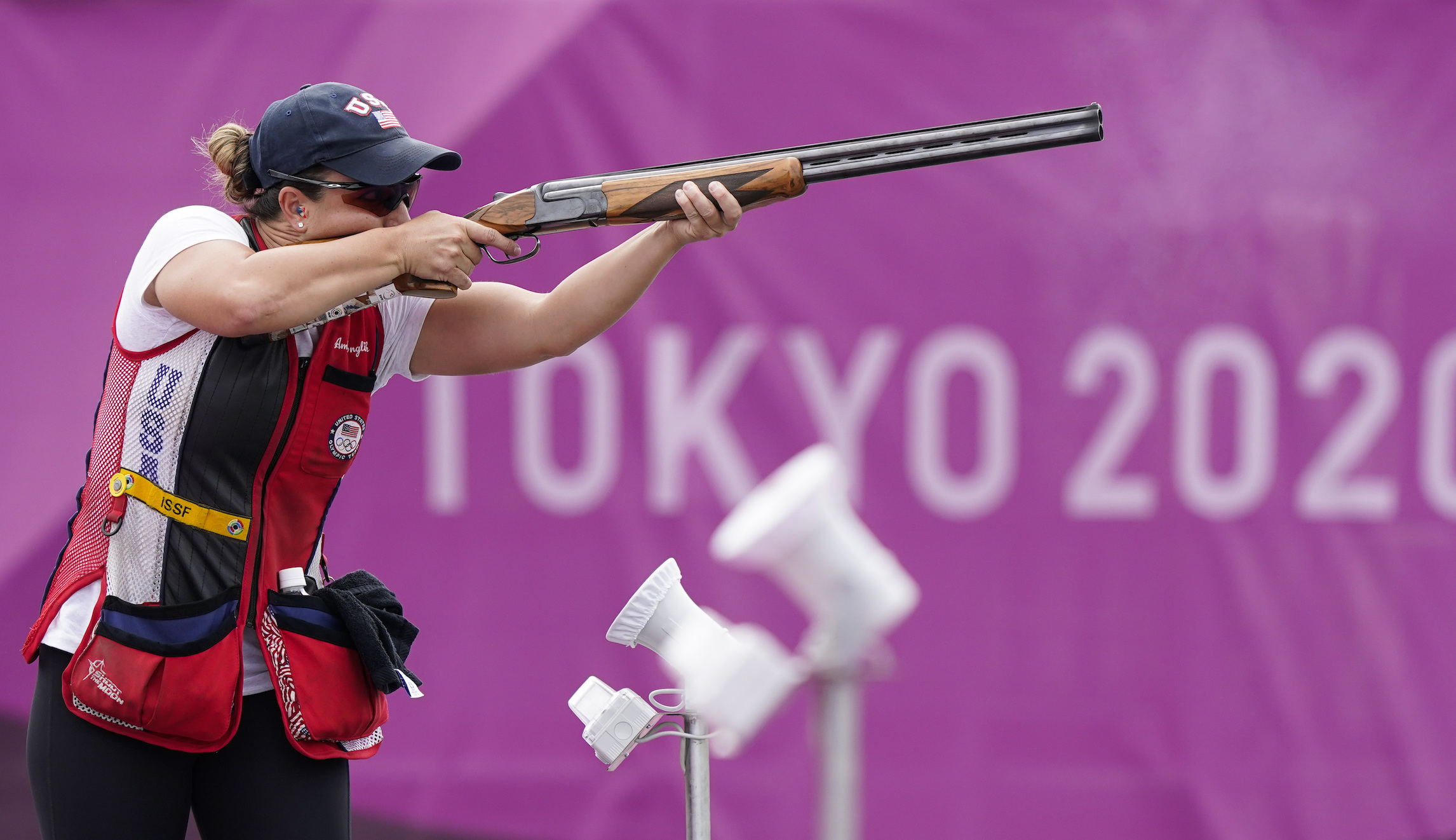 Army 1st lieutenant sets Olympic record to win gold in skeet shooting competition