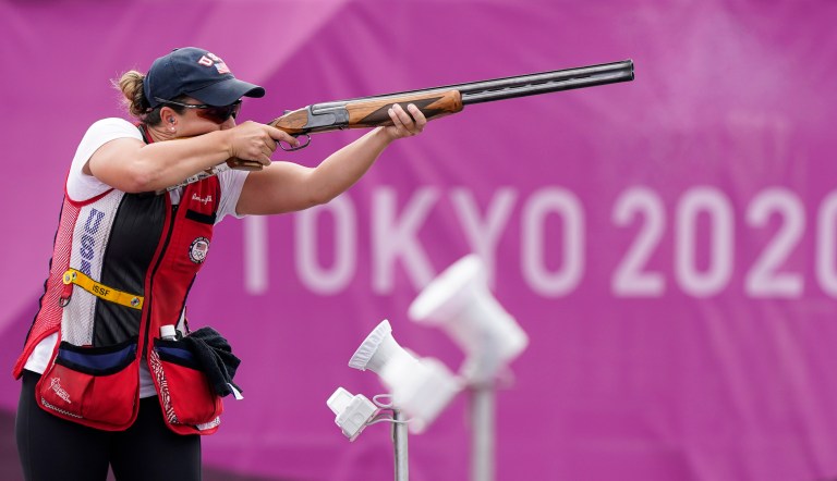 Army 1st lieutenant sets Olympic record to win gold in skeet shooting competition