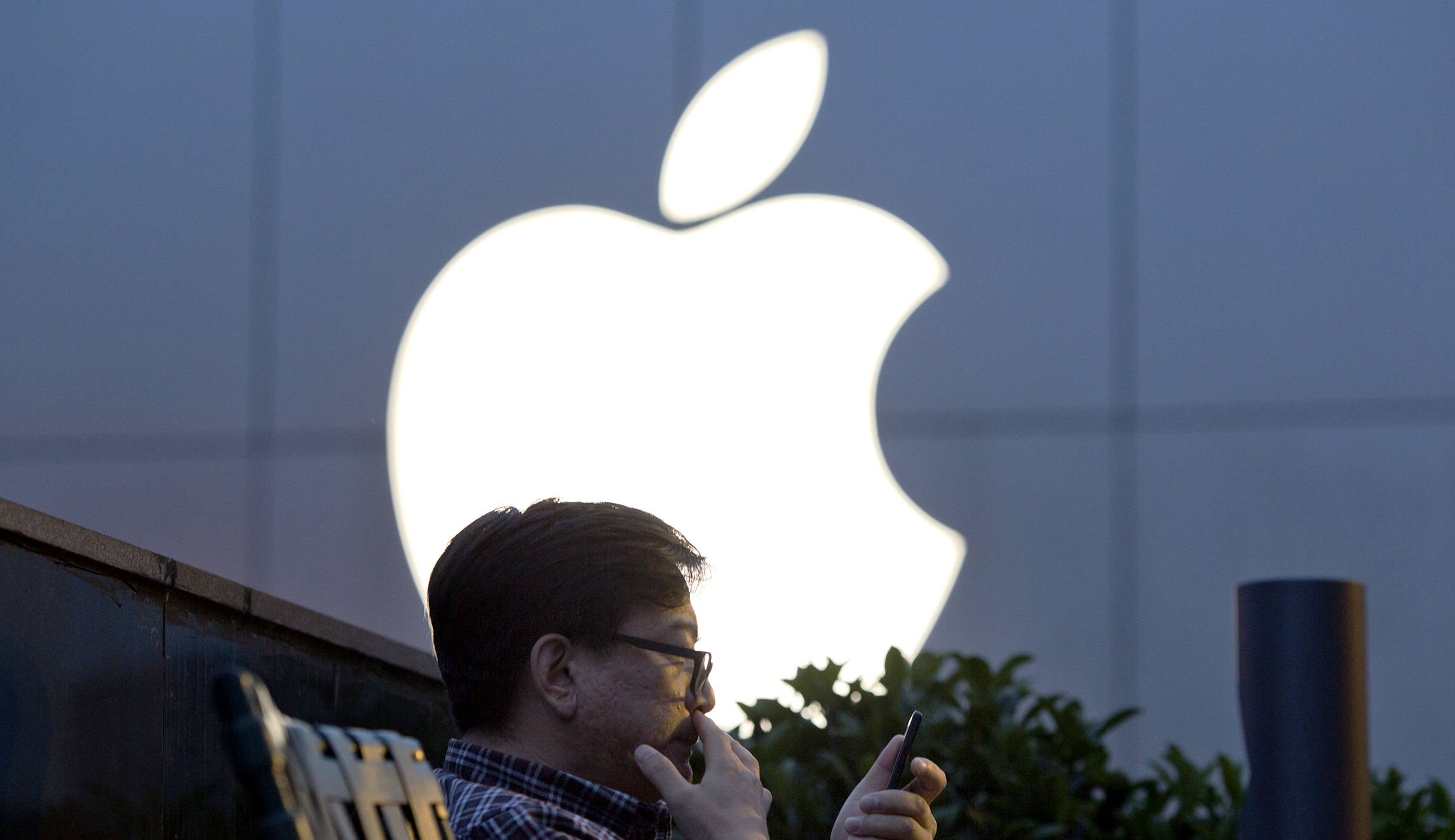 Apple sales jump 19 percent in China despite Trump’s trade conflict