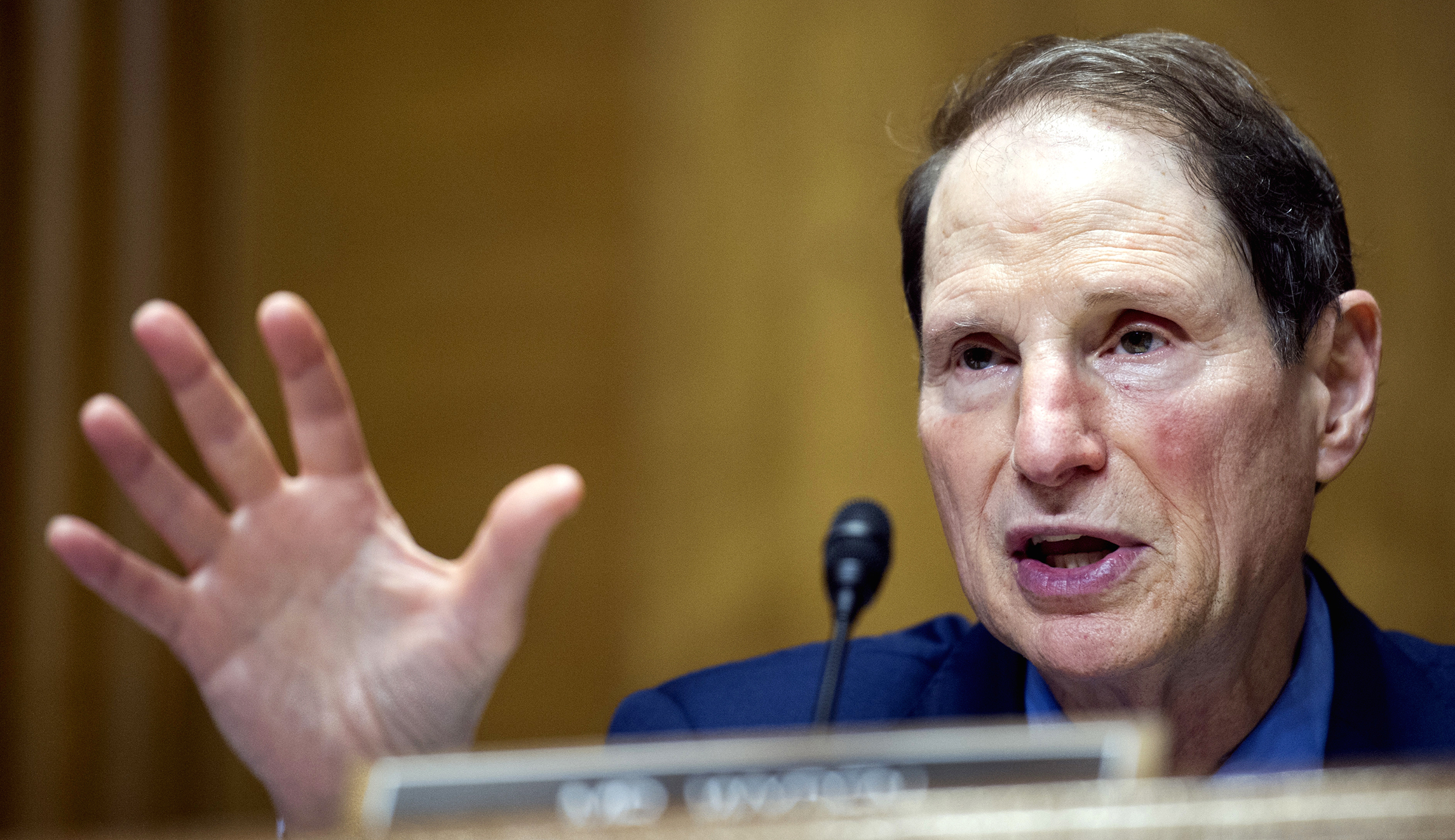 Wyden prods IRS to go easy on taxpayers who underpaid because of GOP tax cuts