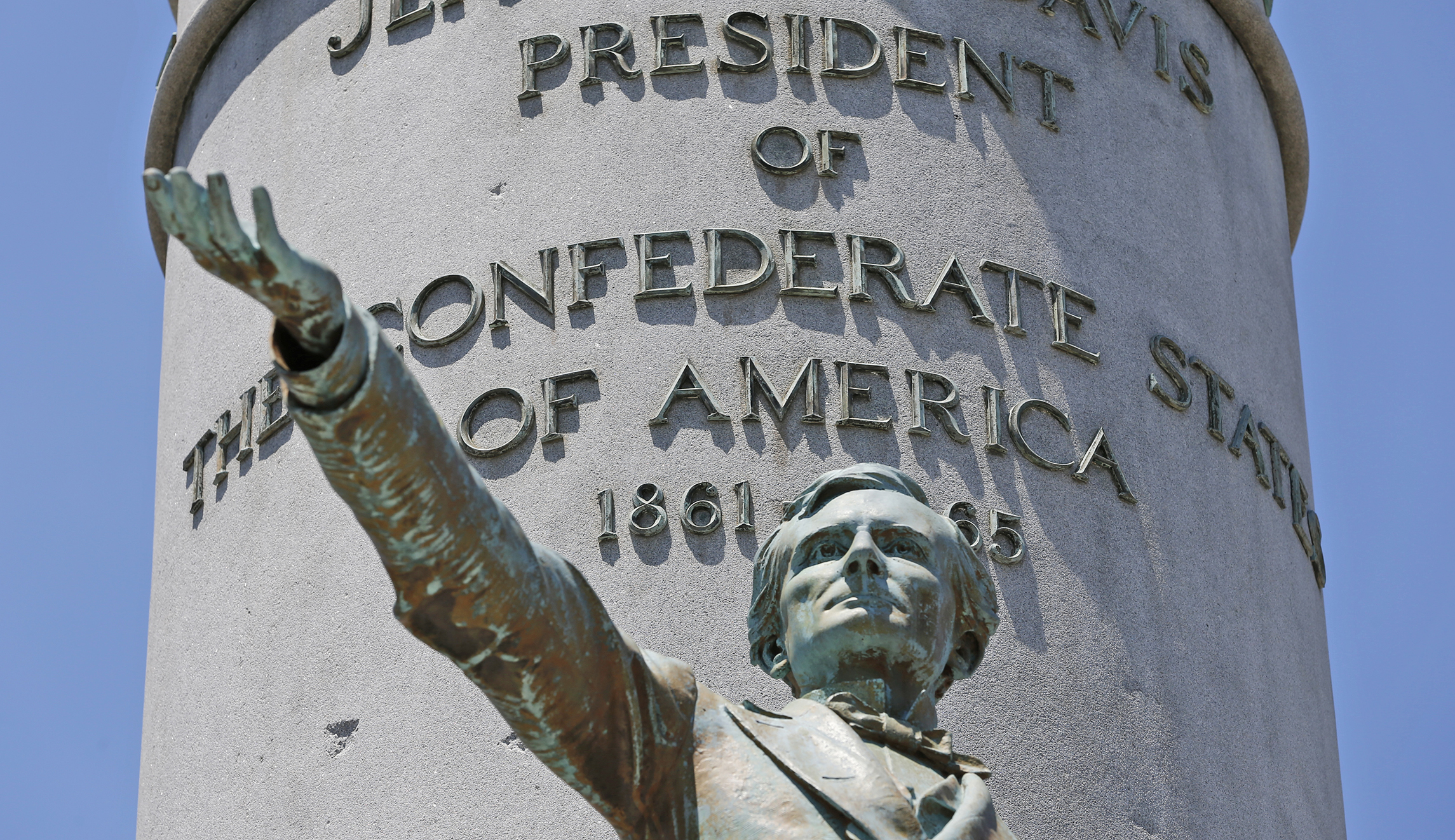 Monument of Confederate President Jefferson Davis toppled by Richmond protesters