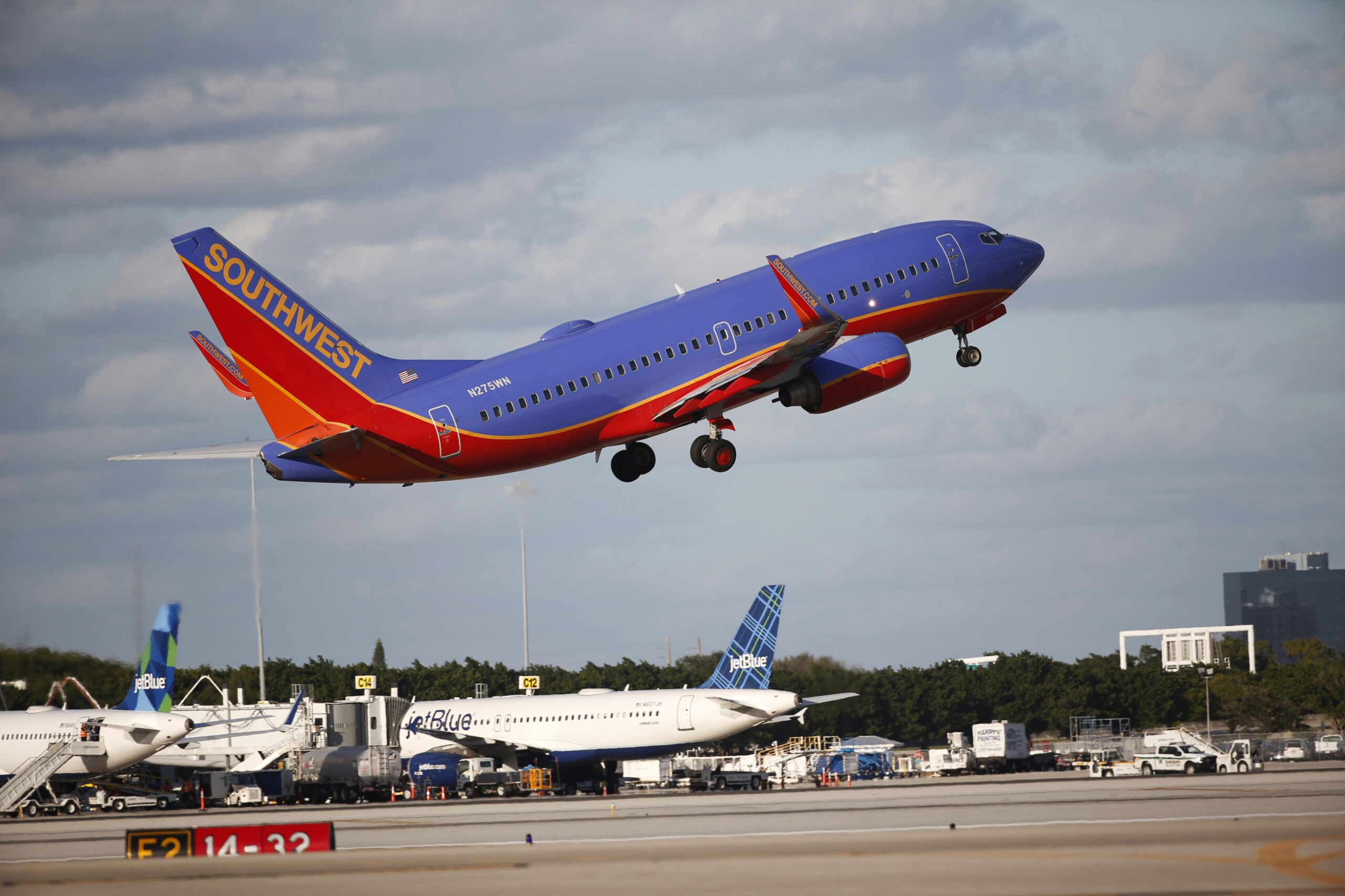 Southwest Airlines kicks toddler and family off plane over passengers’ objections: Watch