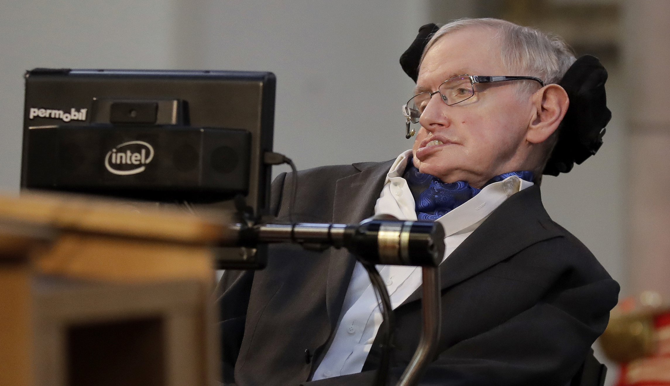 Theoretical physicist Stephen Hawking dies at 76