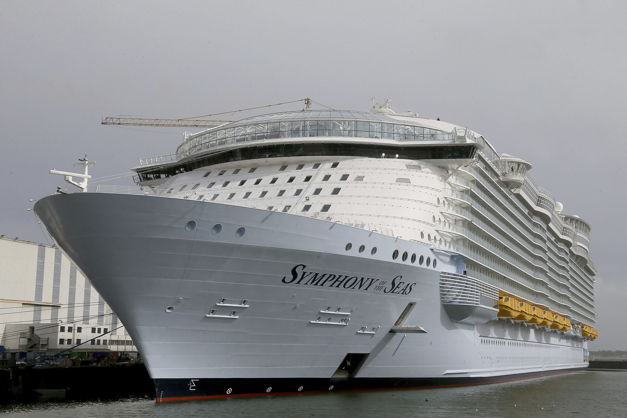 US Coast Guard searching off Puerto Rico for missing cruise ship entertainer