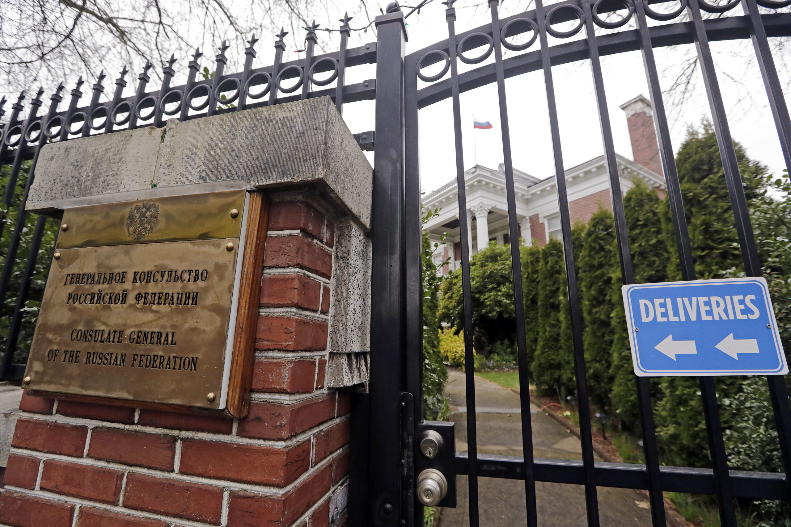 Russia posts videos showing US officials trying to get into closed Russian consulate in Seattle