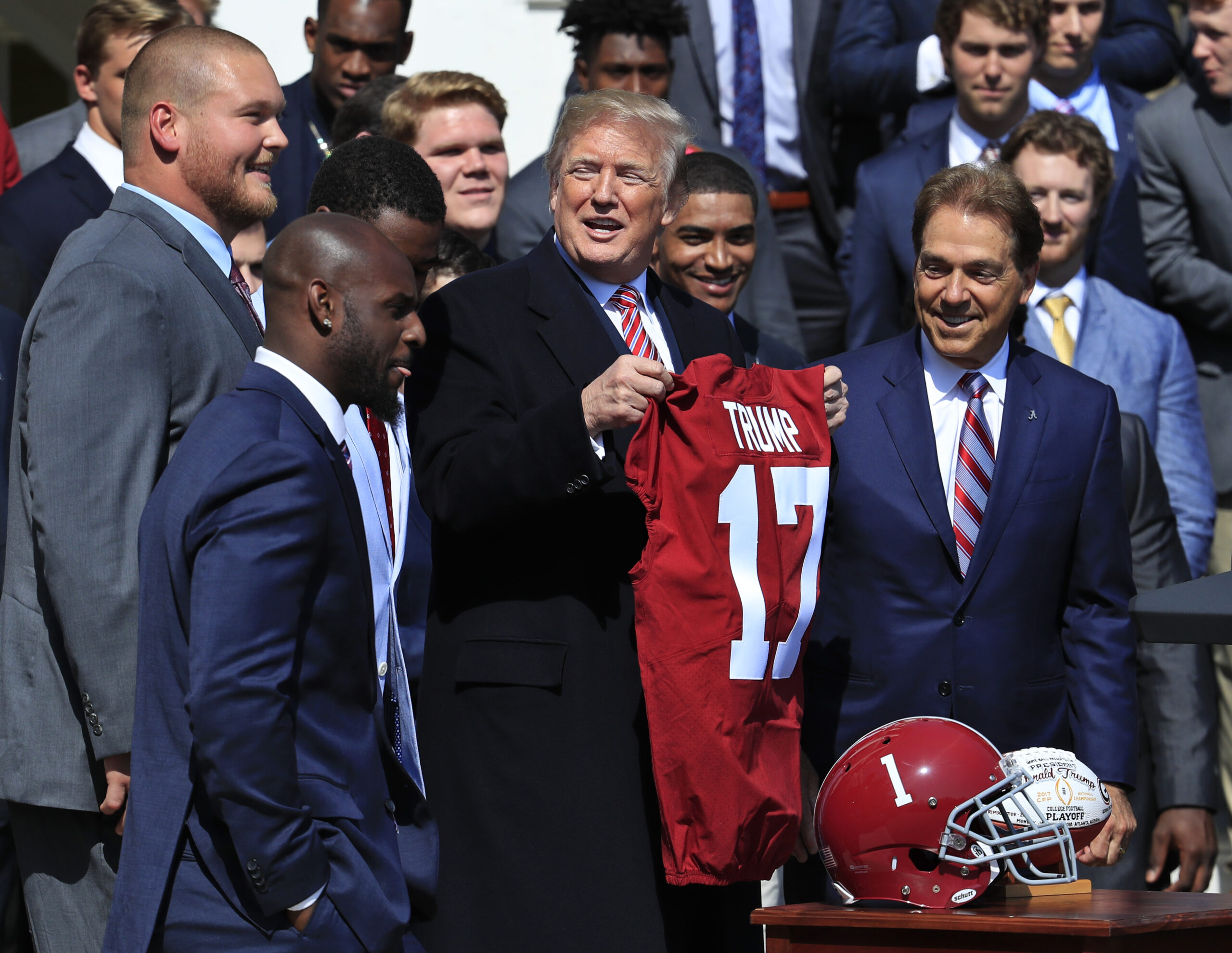 Alabama football champs ‘honored’ to visit White House; no knees, protests
