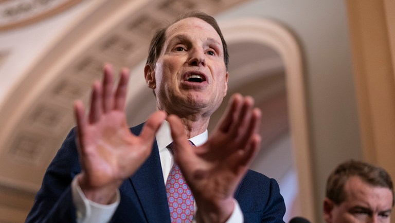 Democratic senator calls on Harlan Crow to reveal gifts to Clarence Thomas