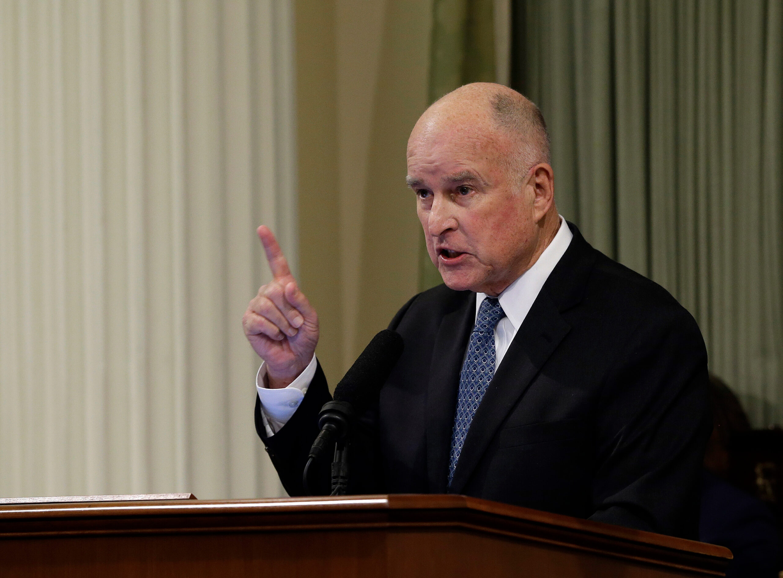 Jerry Brown attacks Fox News for asking about ‘sanctuary’ law