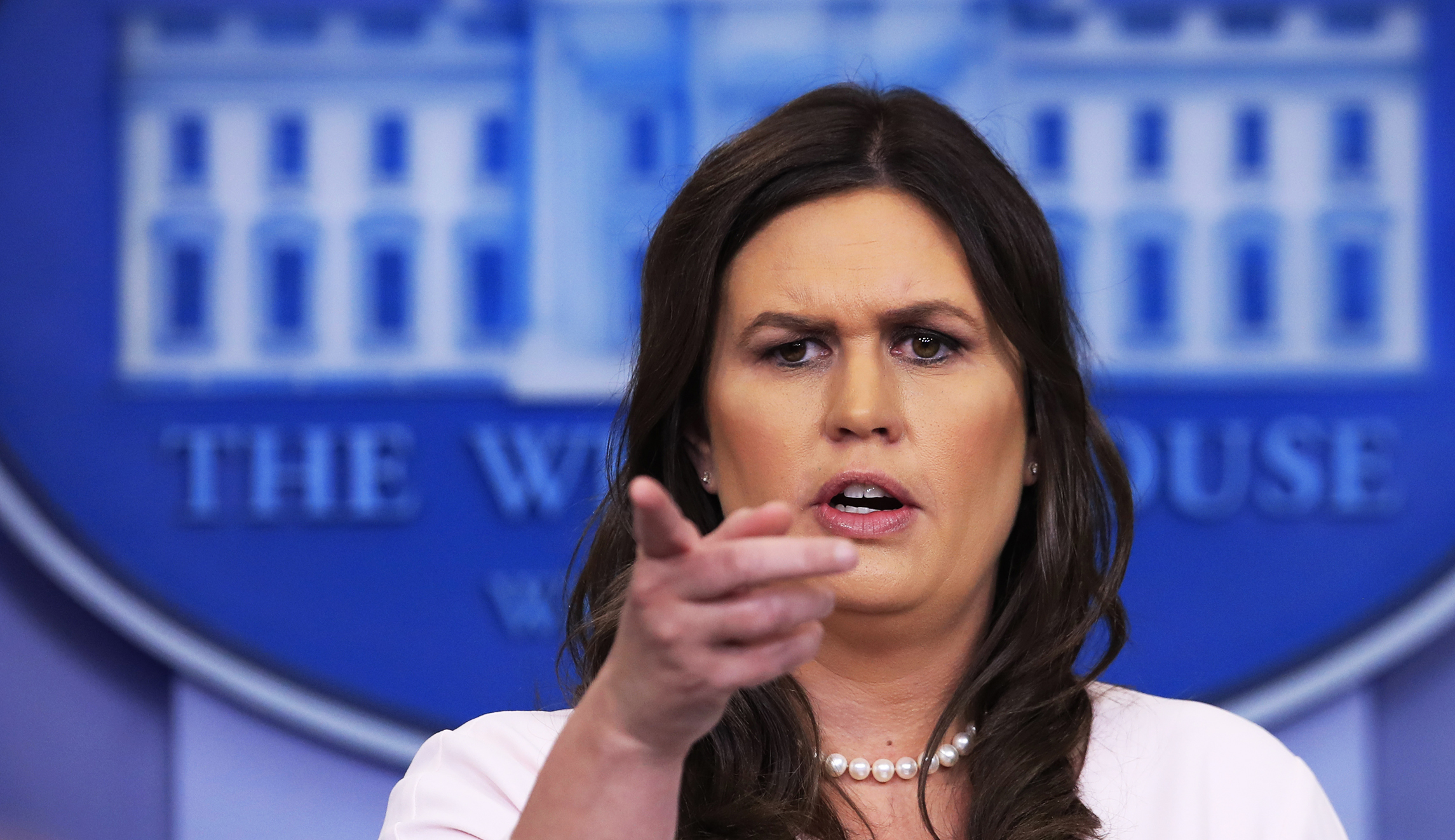 At the White House press briefings, everyone loses