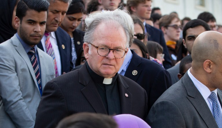 House chaplain rescinds resignation
