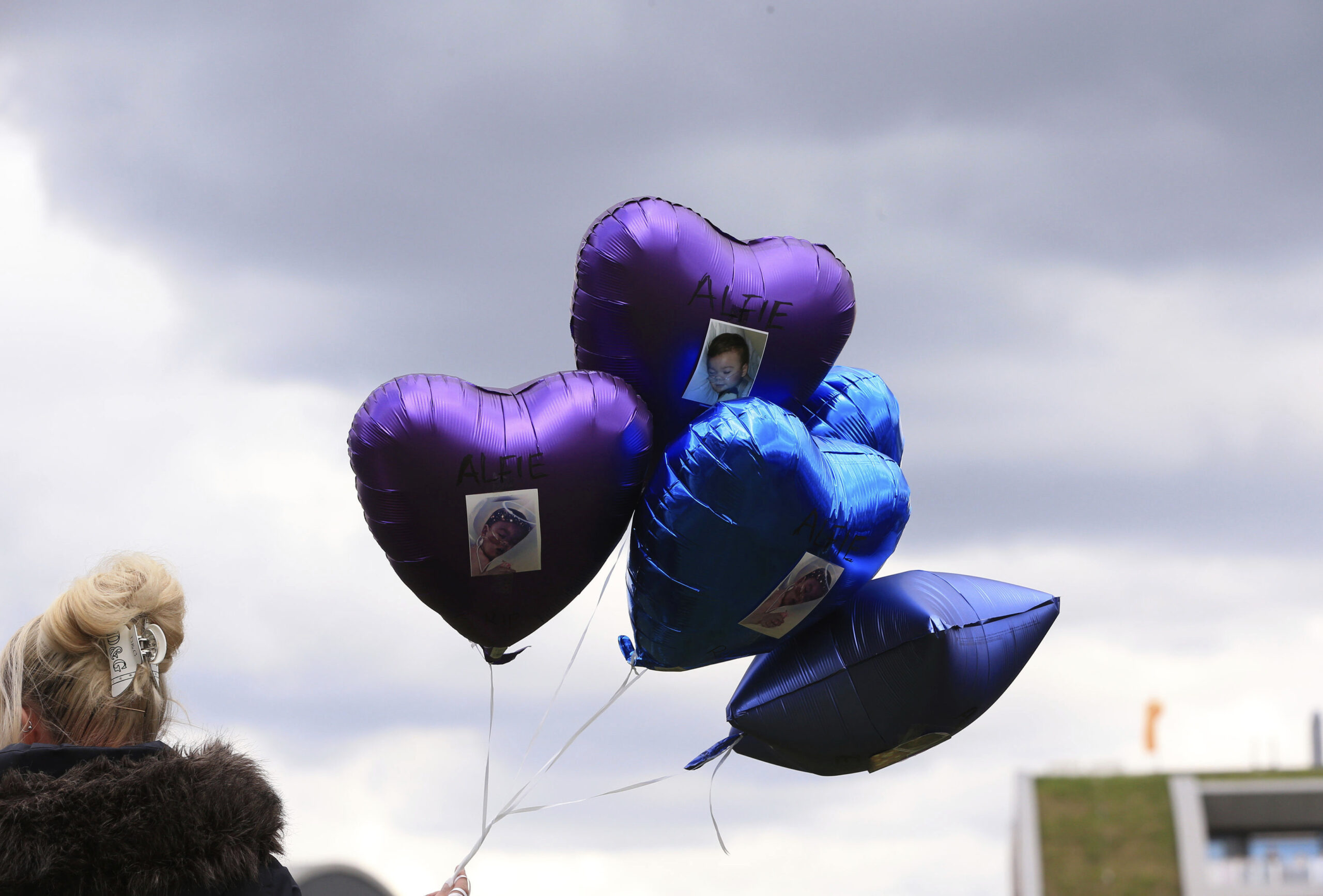 Alfie Evans taken off life support, mourned by Pope Francis