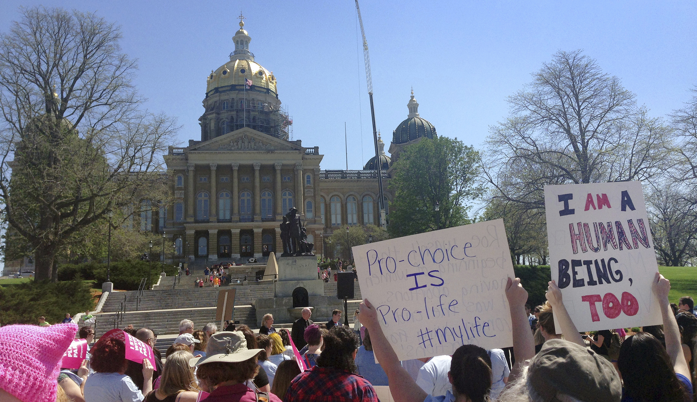 Iowa judge strikes down 72-hour waiting period for abortion