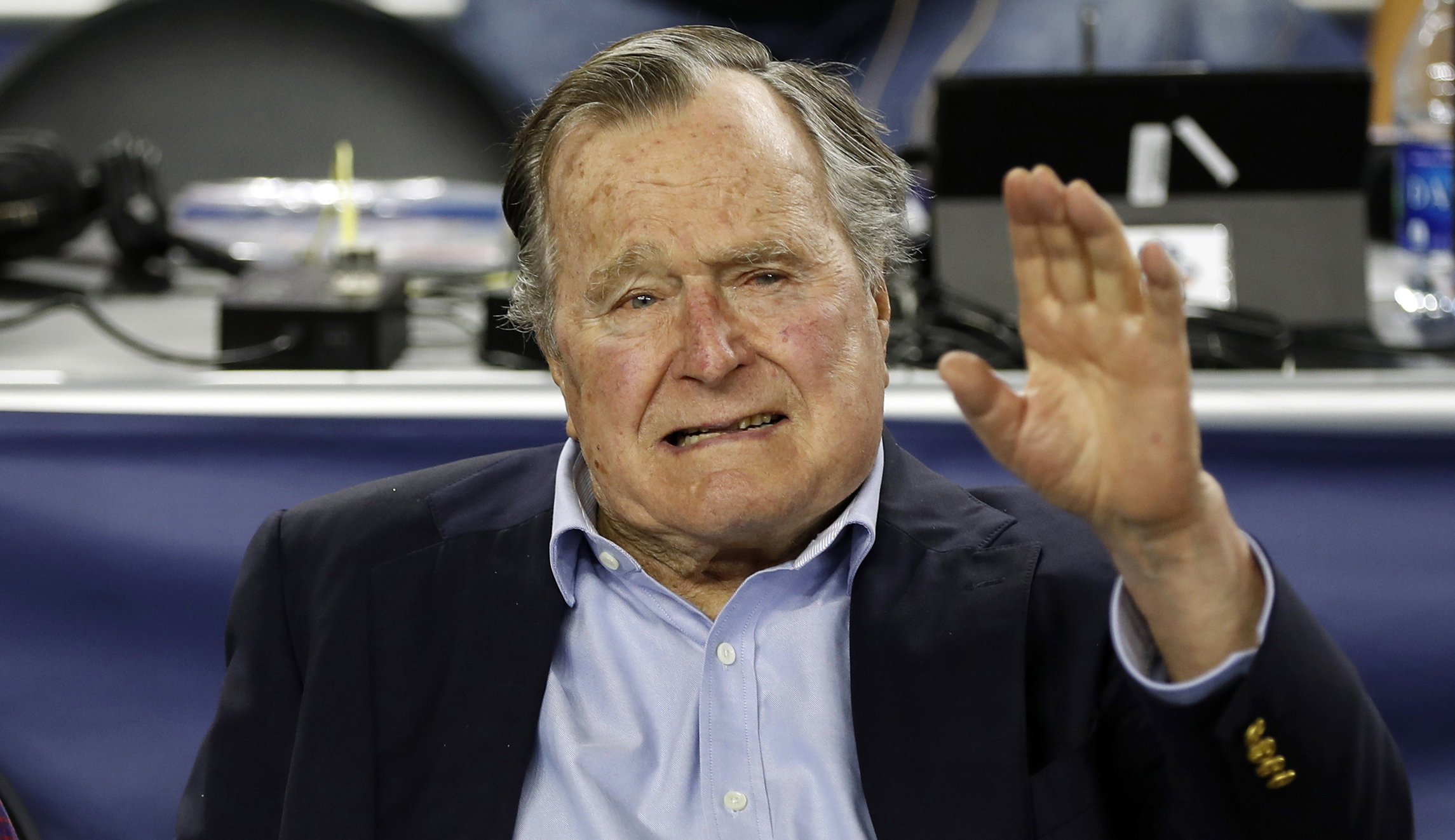 George H.W. Bush’s final day filled with friends, family, familiar song