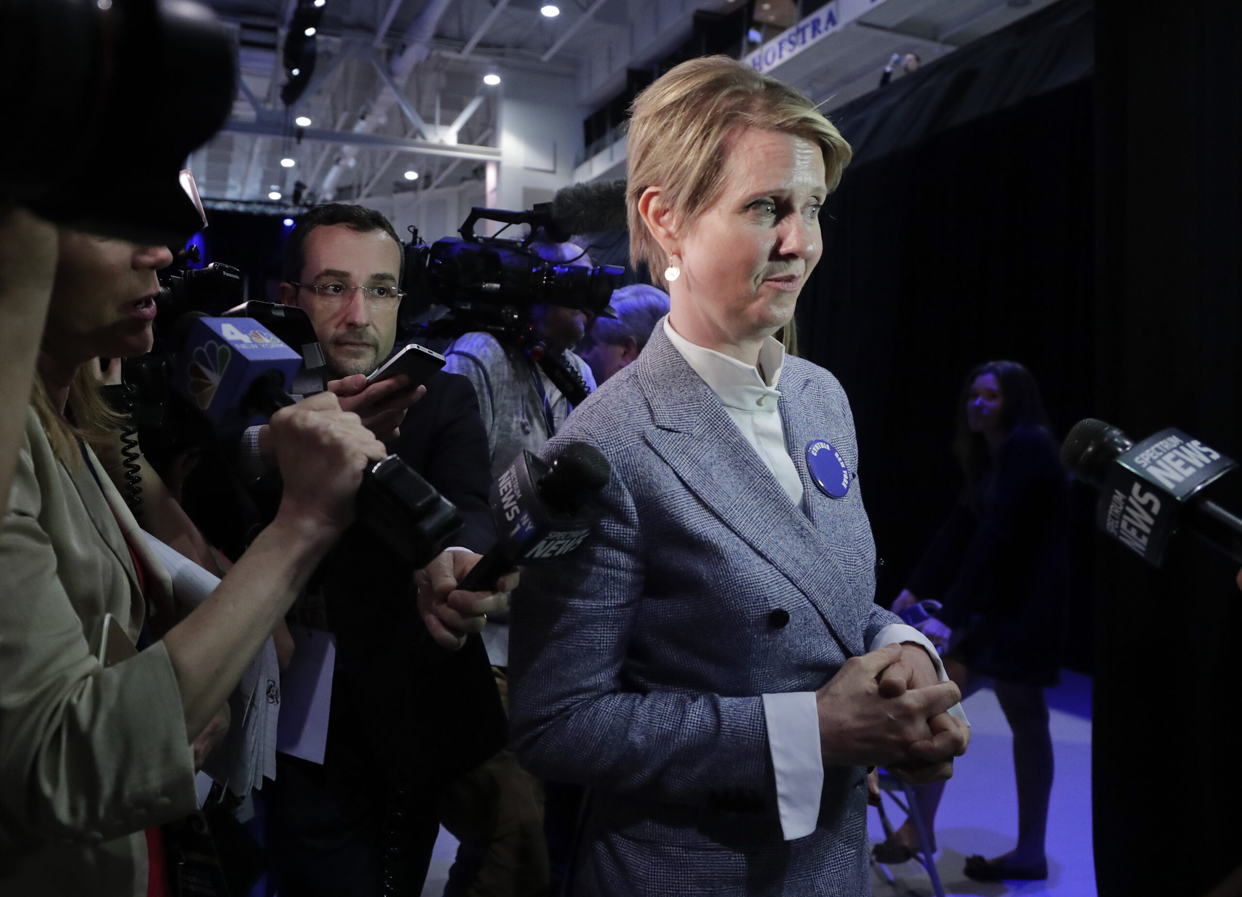 ‘Sex’ star Cynthia Nixon would give illegal immigrants free college, ban ICE