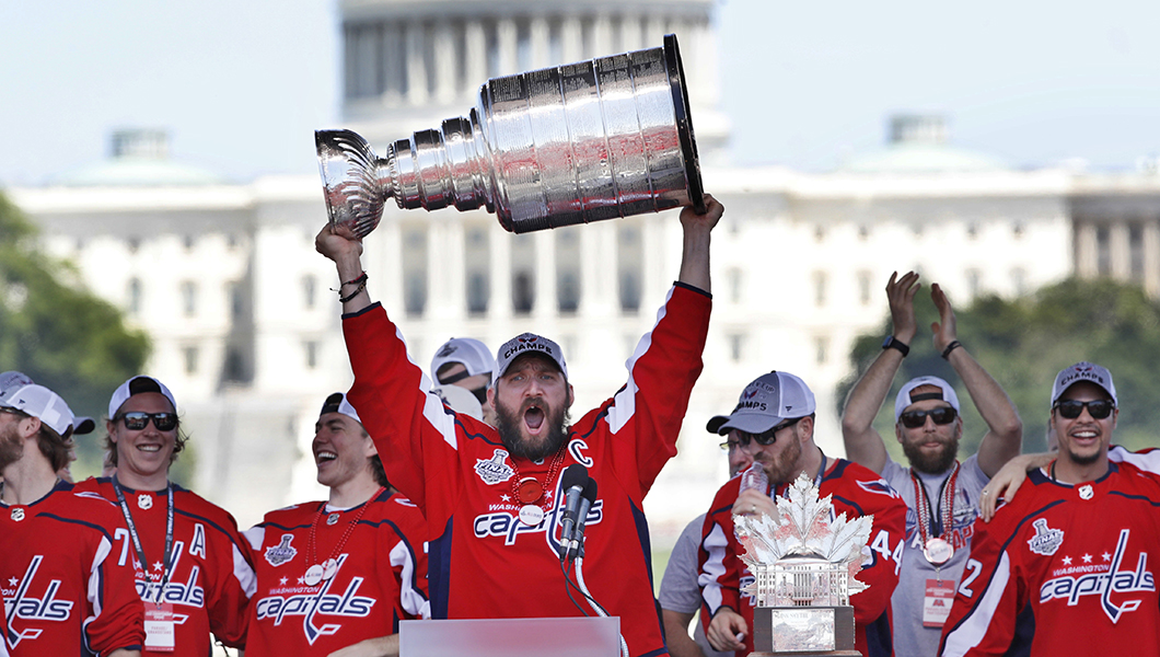 Fresh off Stanley Cup victory, ex-Washington Capitals coach signs huge deal with new team
