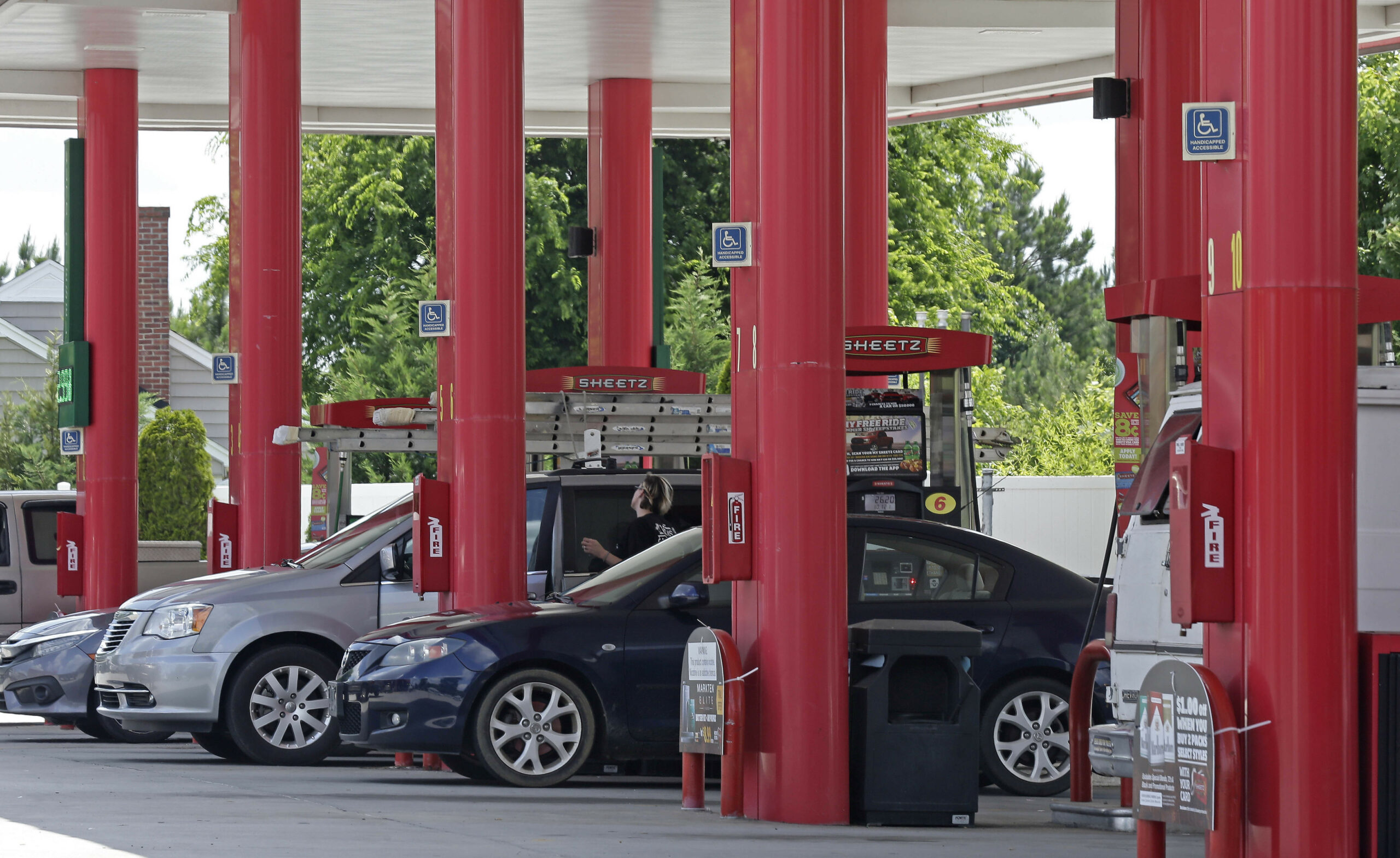 Convenience store chain to offer gas for $1.99 a gallon