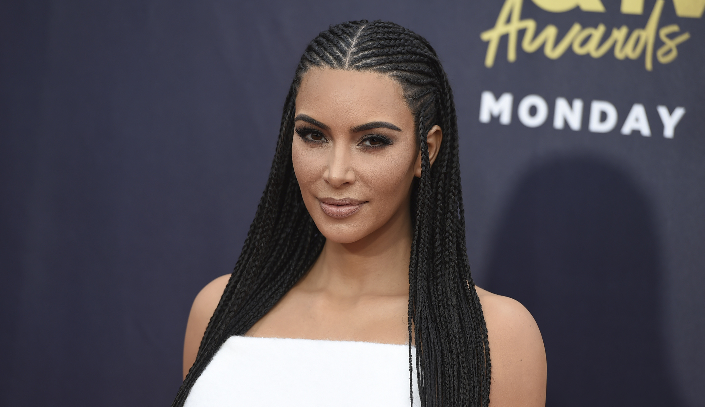 Kim Kardashian attends White House meeting on prison reform
