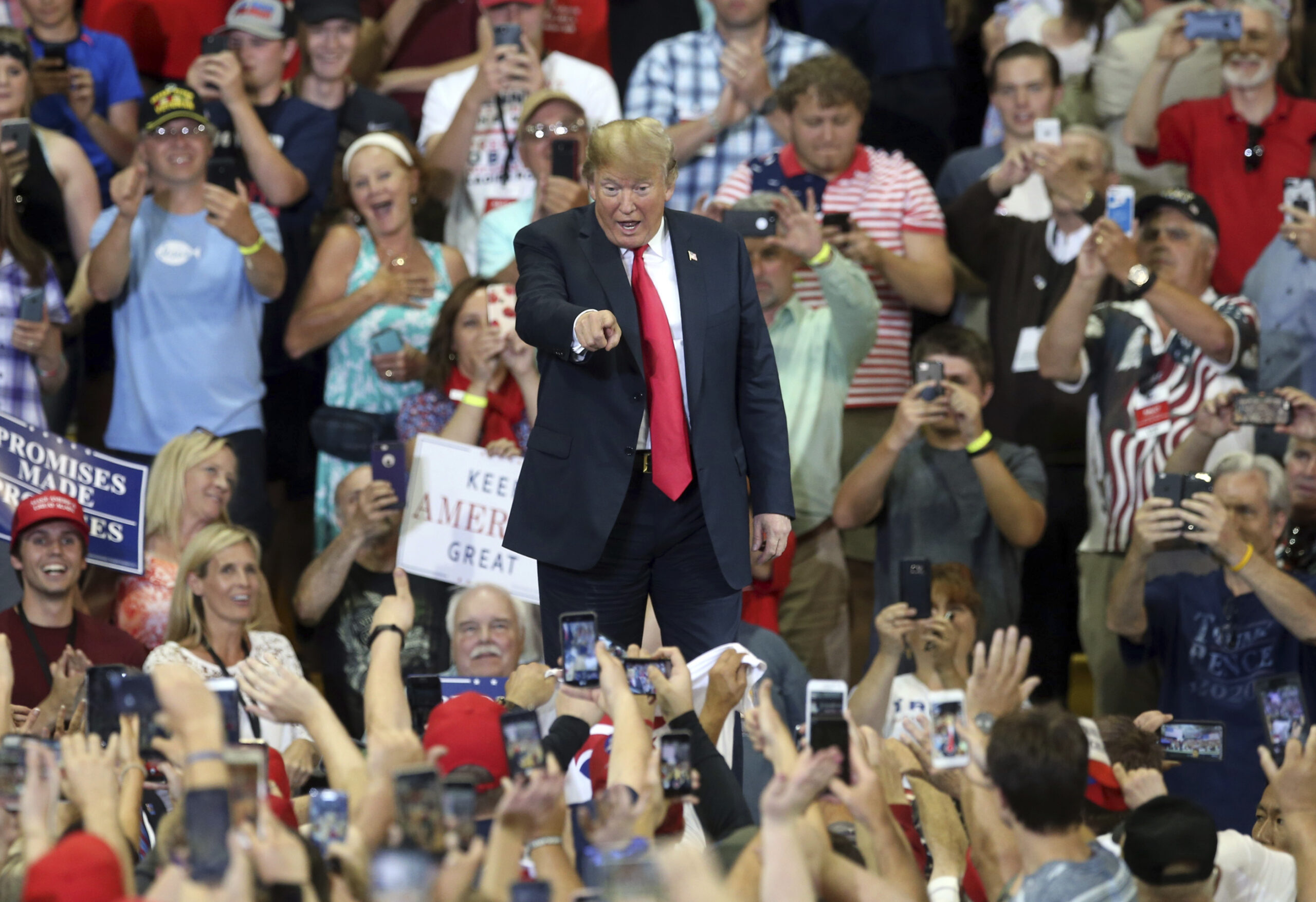 Trump ‘bullish’ on midterm elections, poll shows ‘rising tide’ for GOP