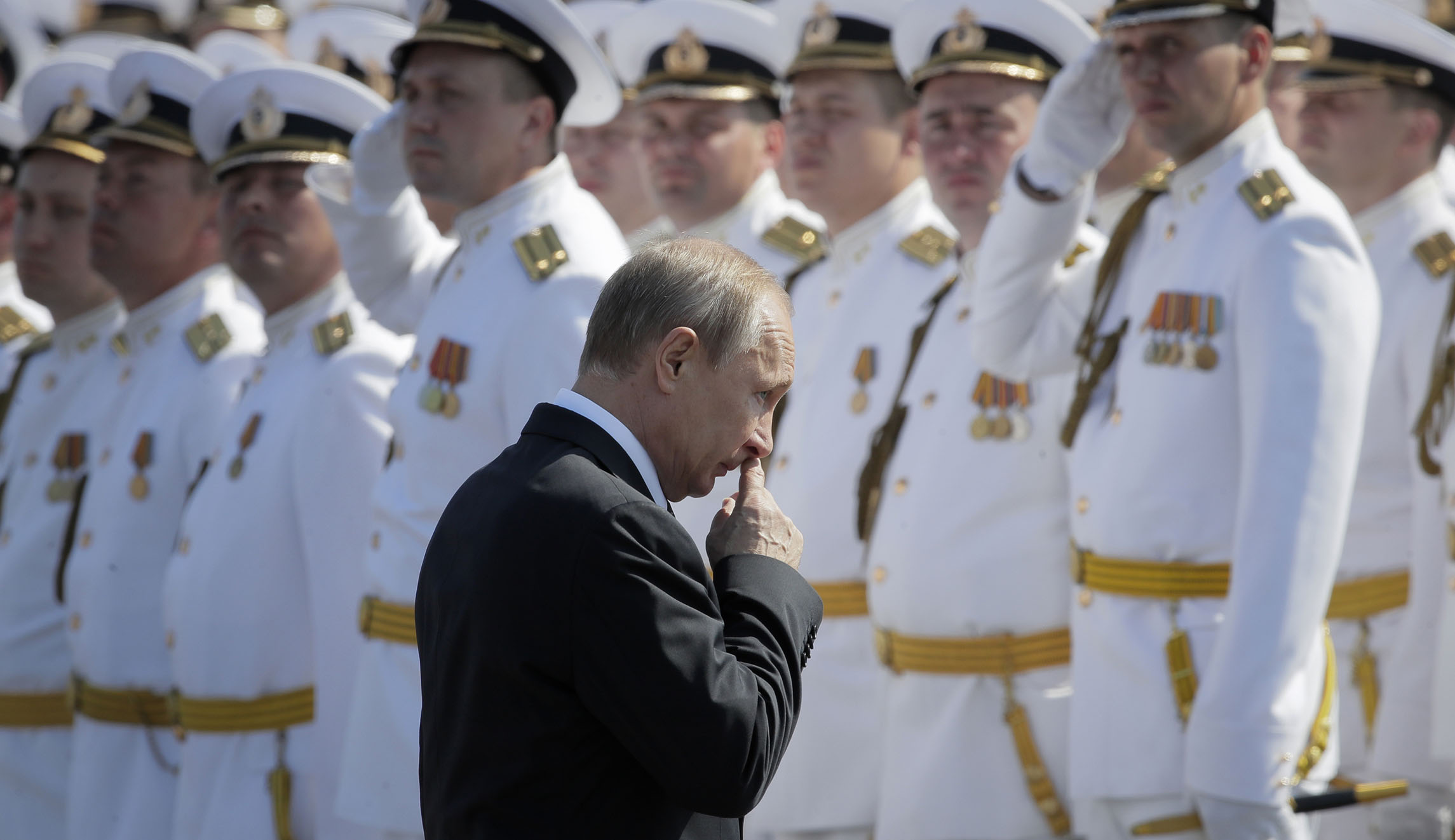 Russia defends sending warships through English Channel