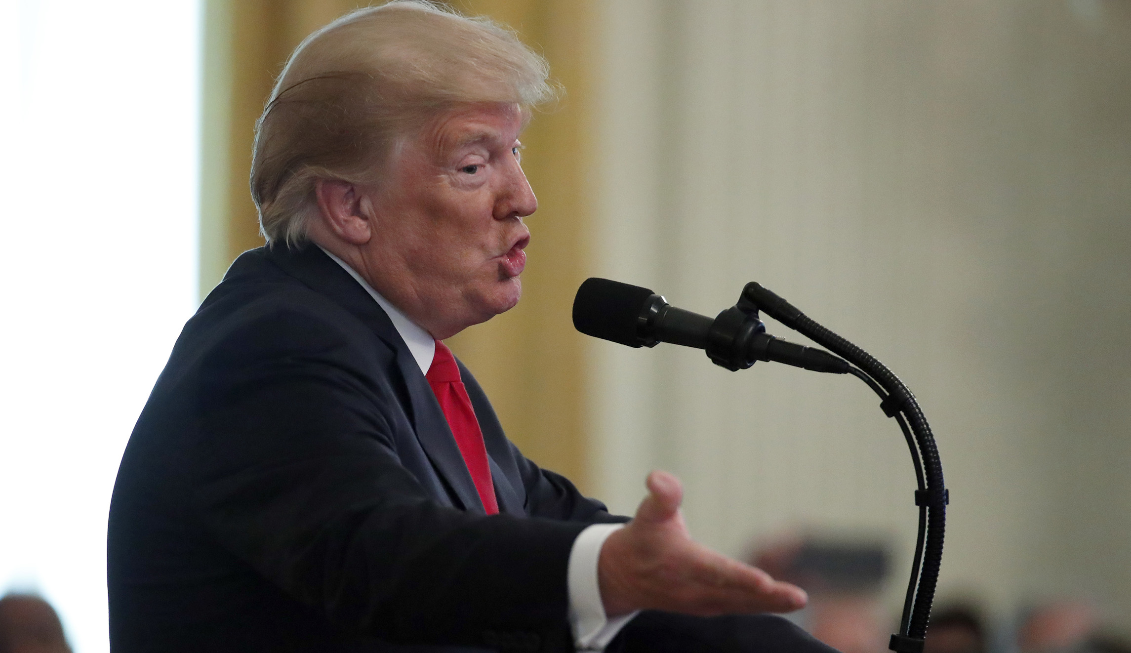 Trump ducks as Hurricane Florence dunks the Atlantic coast