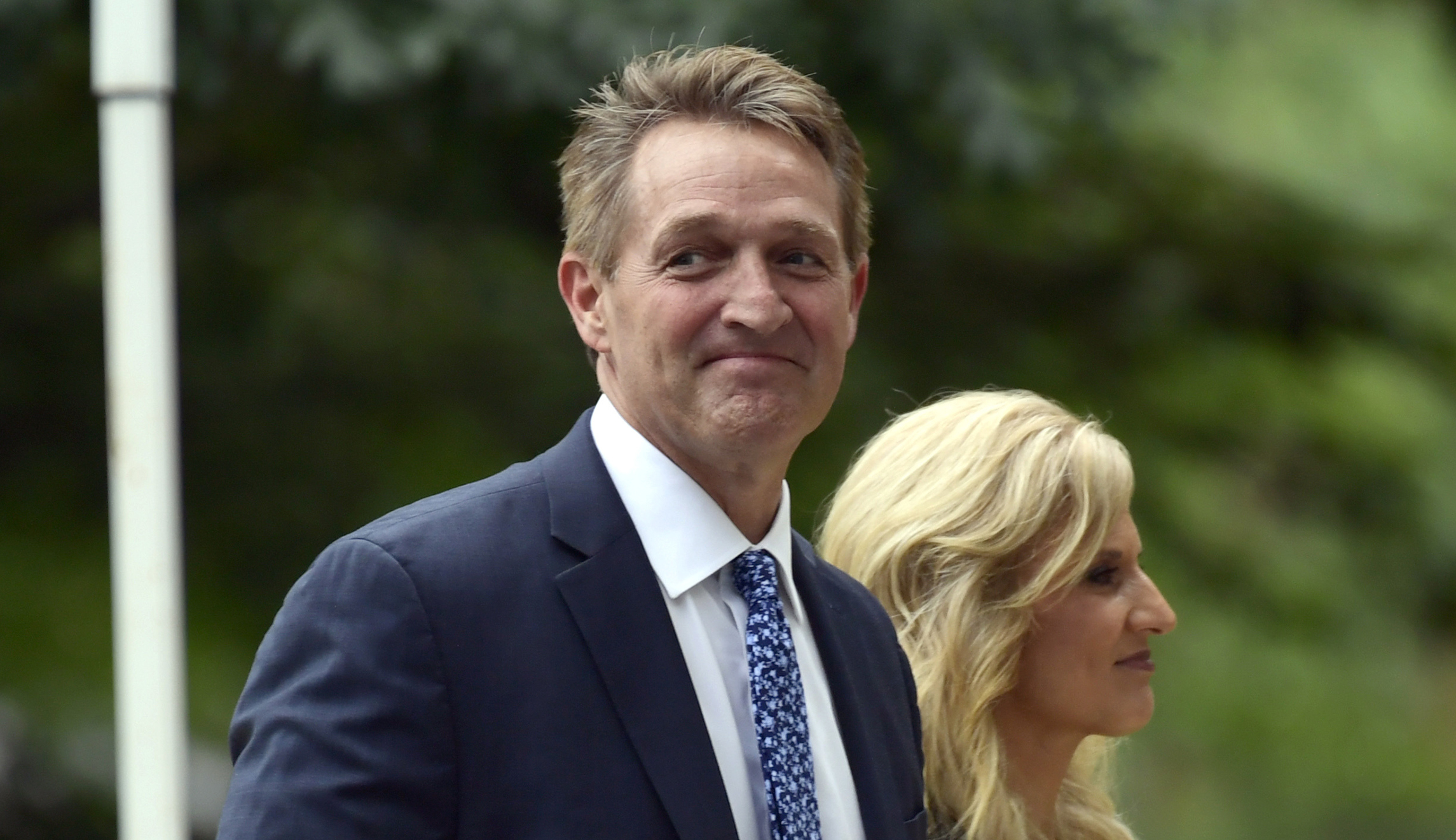 Jeff Flake declares ‘decency wins,’ tweeting photo of Obamas, Bushes