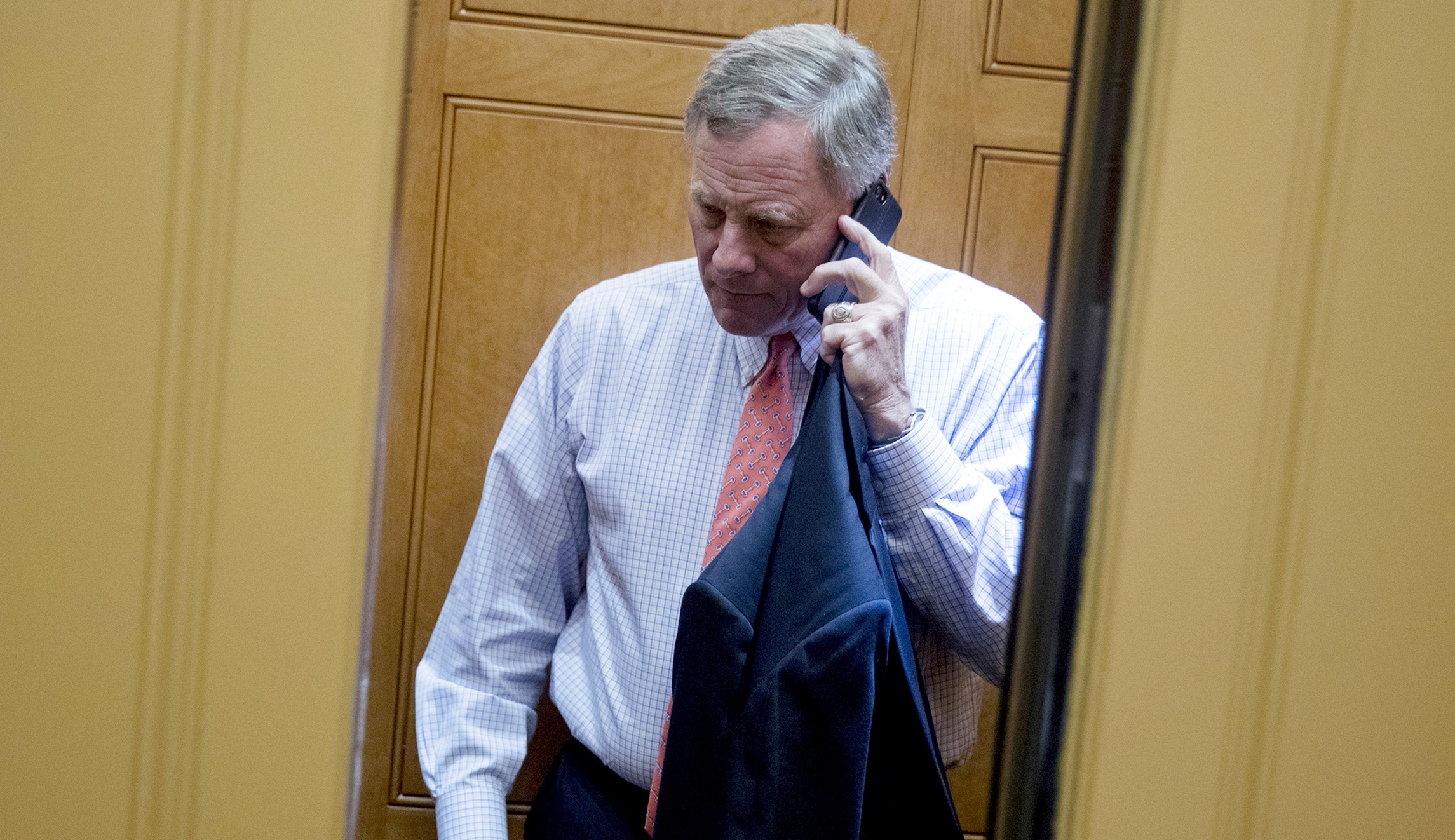 Senate Intel chairman Richard Burr appears to have briefed WH counsel on FBI’s Russia probe, Mueller finds