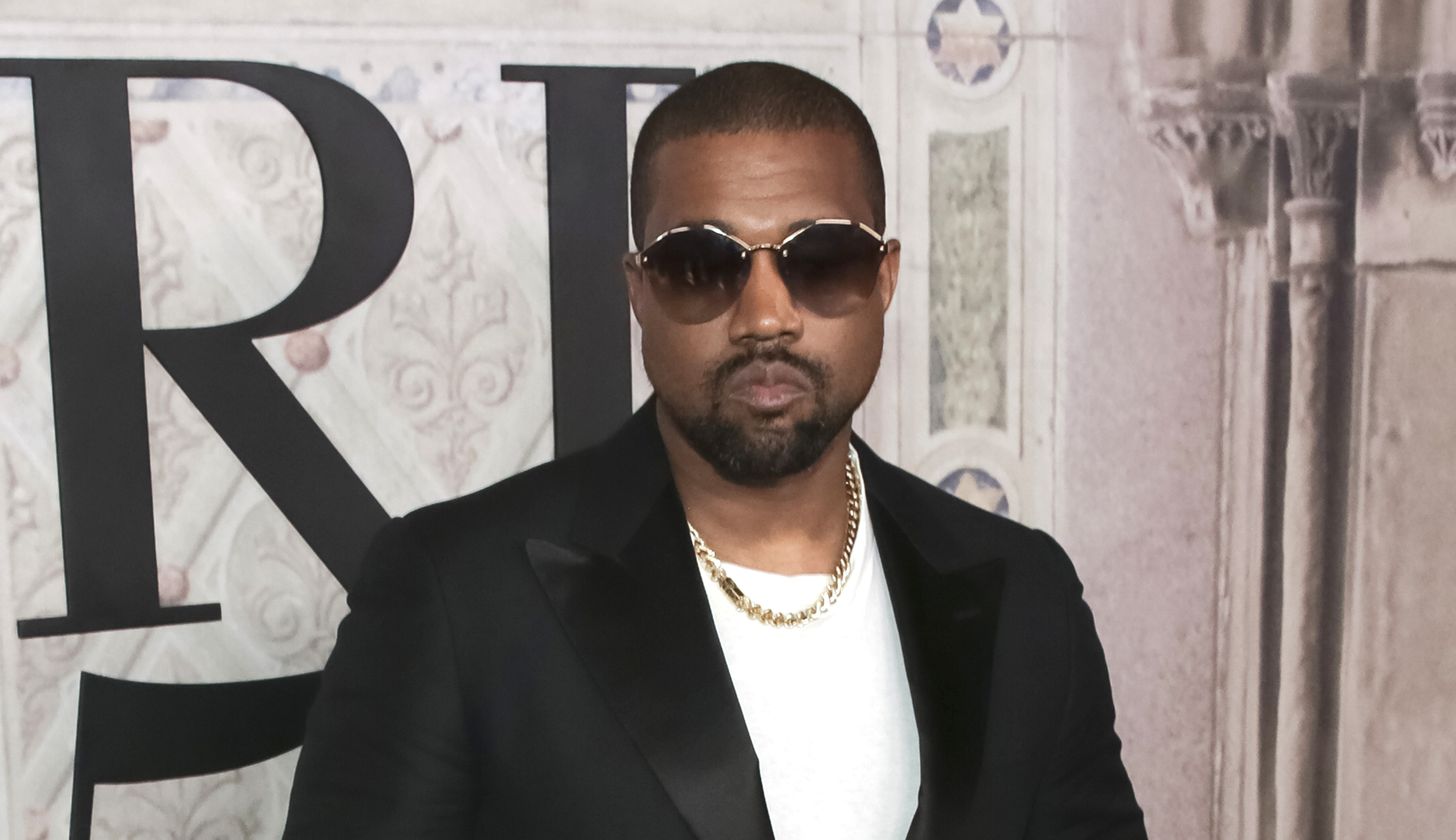 Ye to pay almost $1 million settlement for shipping his clothes too slowly