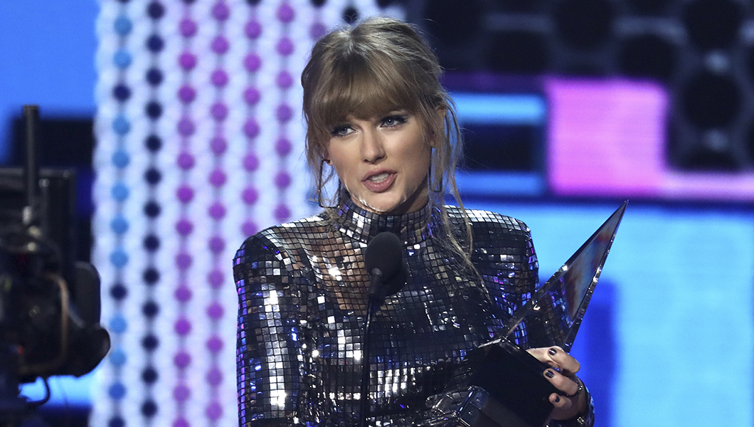 Taylor Swift plunges deeper into politics, tells AMA audience to vote in midterm elections