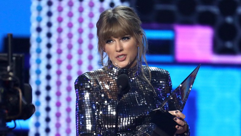 Taylor Swift accepts the award for favorite pop/rock album for "Reputation" at the American Music Awards.