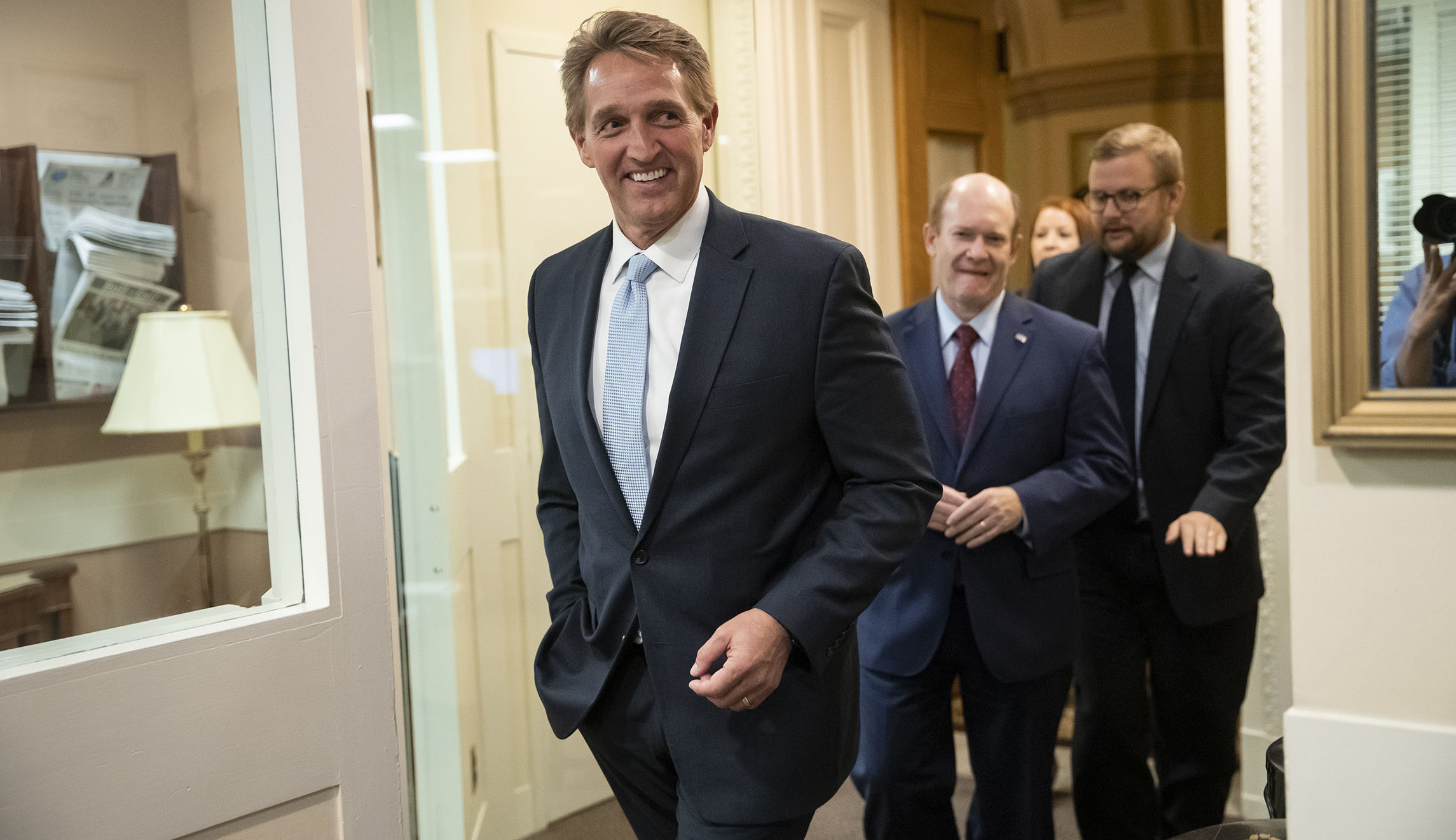Jeff Flake wants Mueller protection legislation tacked onto spending plan
