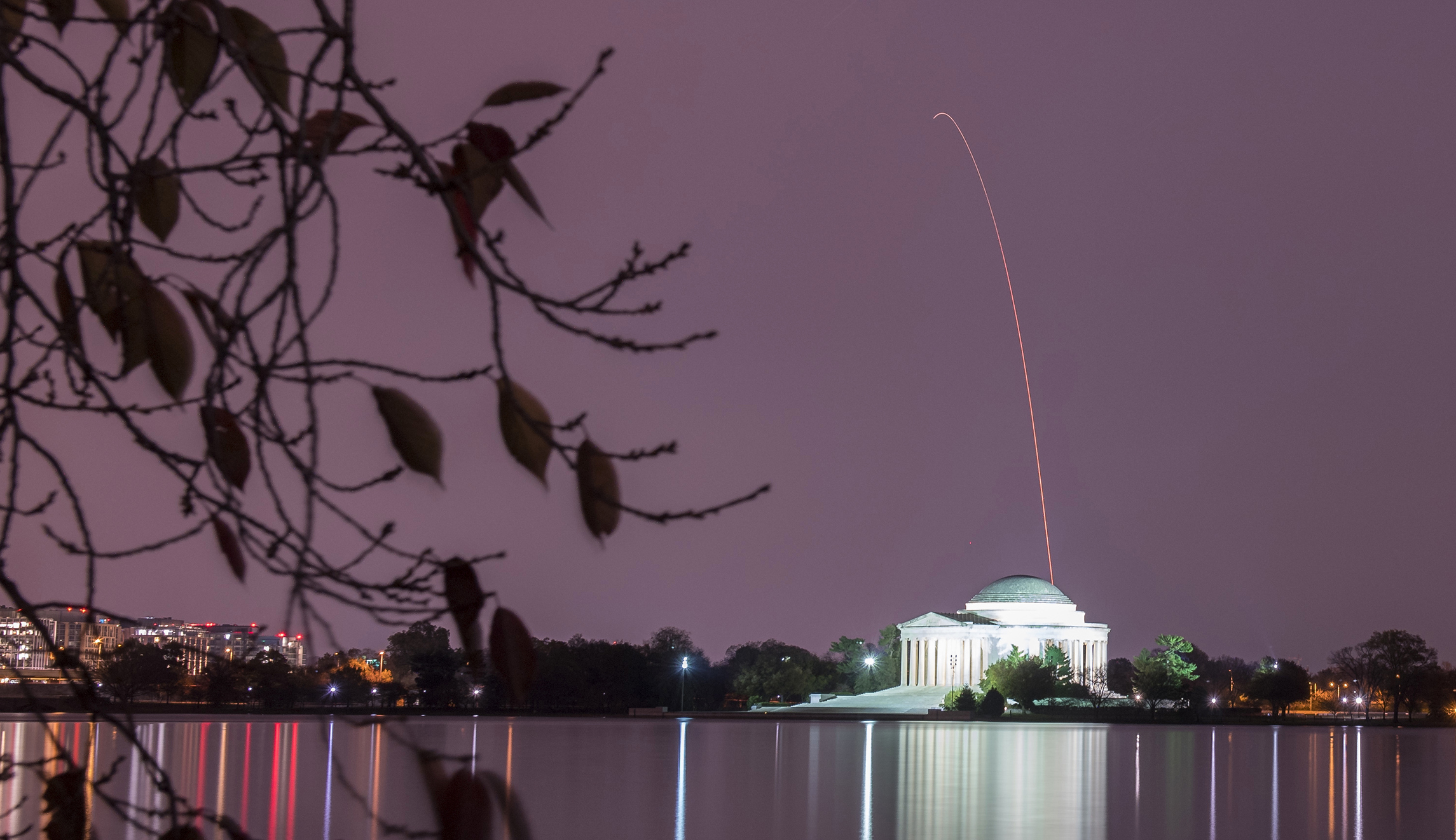 NASA releases stunning photo of Antares rocket climbing behind Thomas Jefferson Memorial