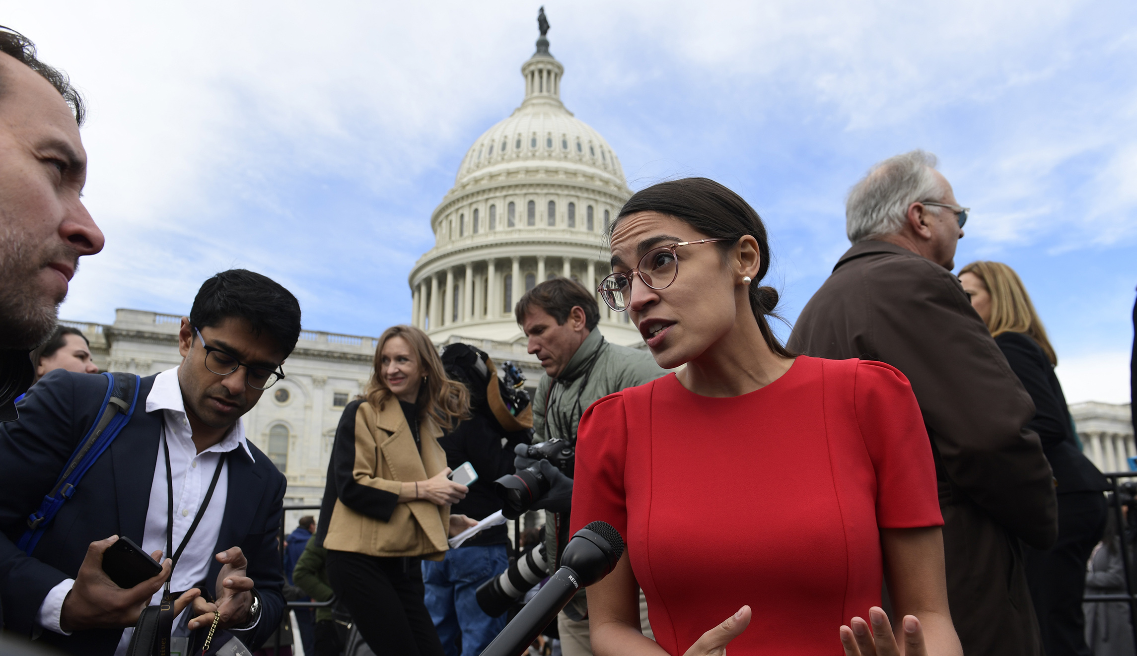 Alexandria Ocasio-Cortez takes on Mike Huckabee: ‘Leave the false statements’ to daughter Sarah Sanders