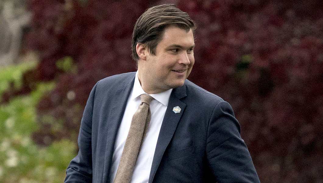 Top Trump adviser to exit White House this week