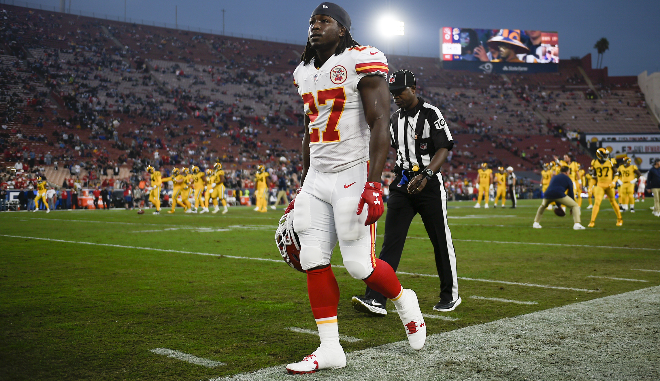 NFL expands investigation into Kareem Hunt after video surfaces of him shoving, kicking woman