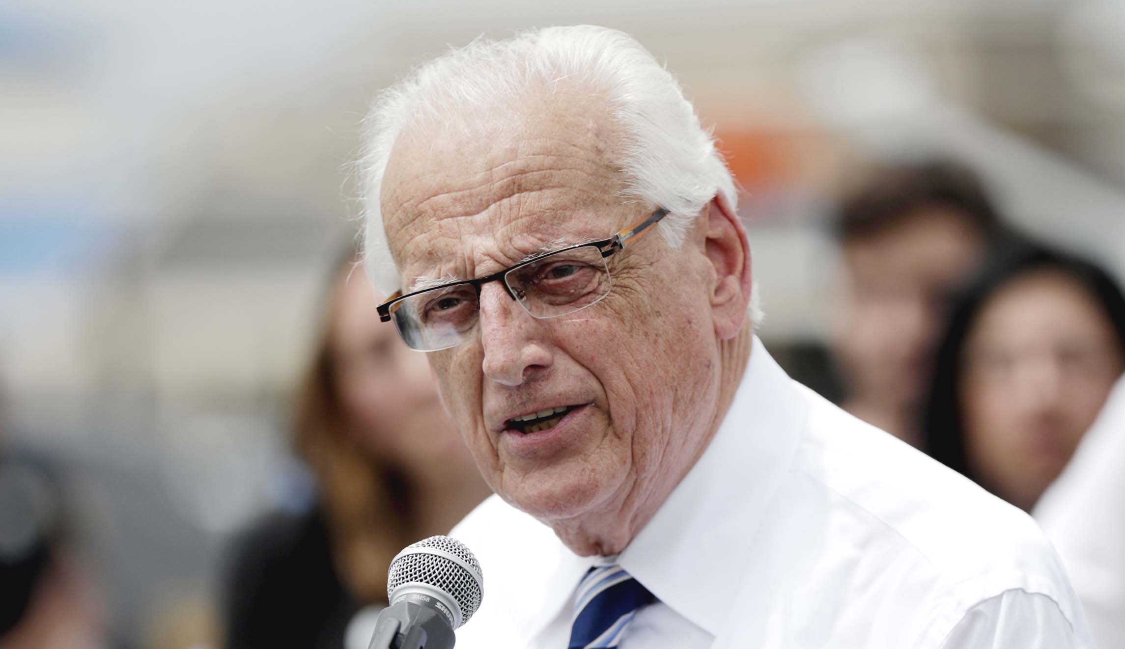 Democrats dig in on NAFTA replacement as Mexico move forward